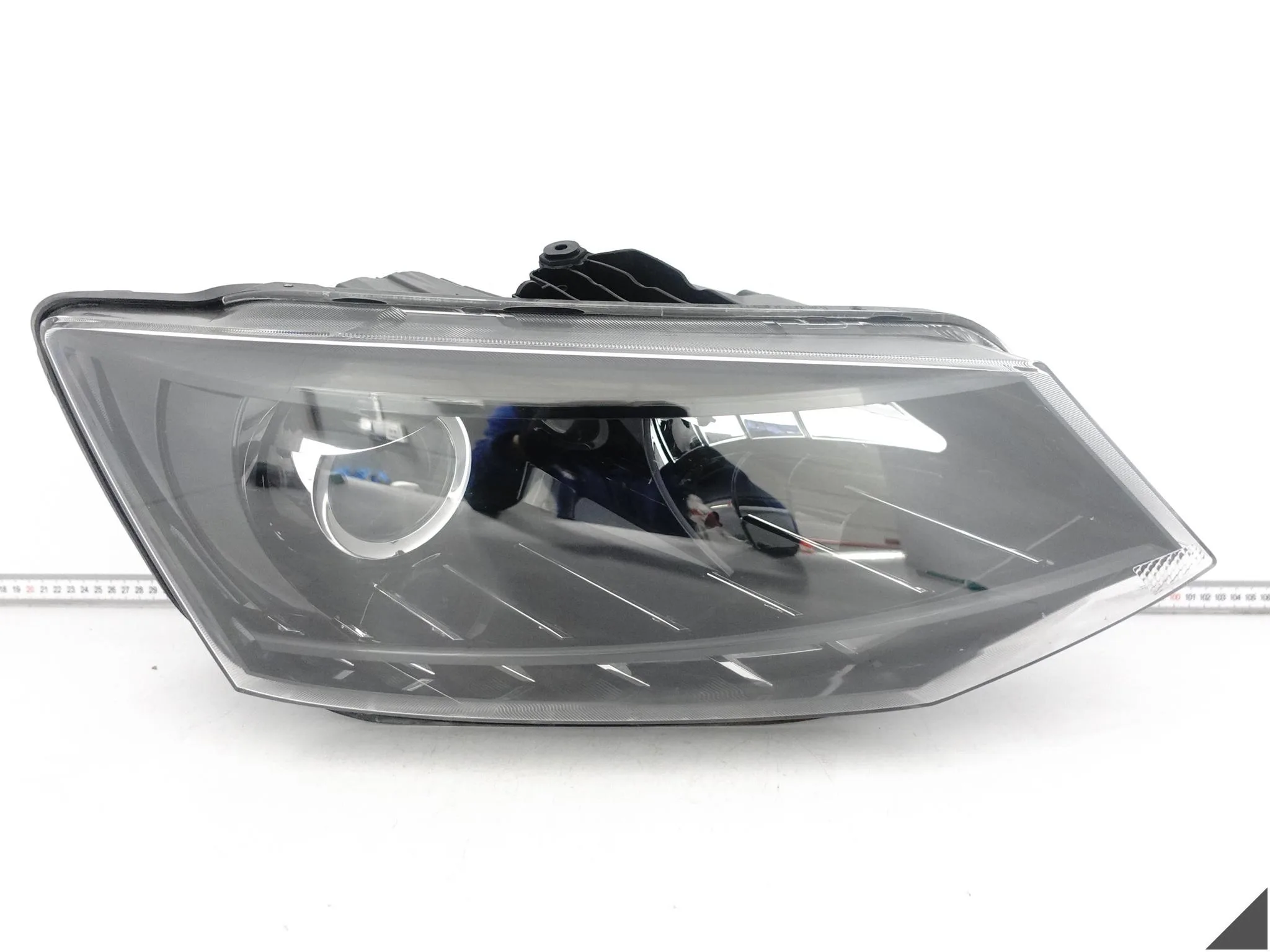 SKODA FABIA III 3 6V1 14-18 LAMPA HALOGEN ZWYKŁA + LED PRAWA PRZÓD EUROPA SKODA FABIA III 3 6V1 14-18 LAMPA HALOGEN ZWYKŁA + LED PRAWA PRZÓD EUROPA
