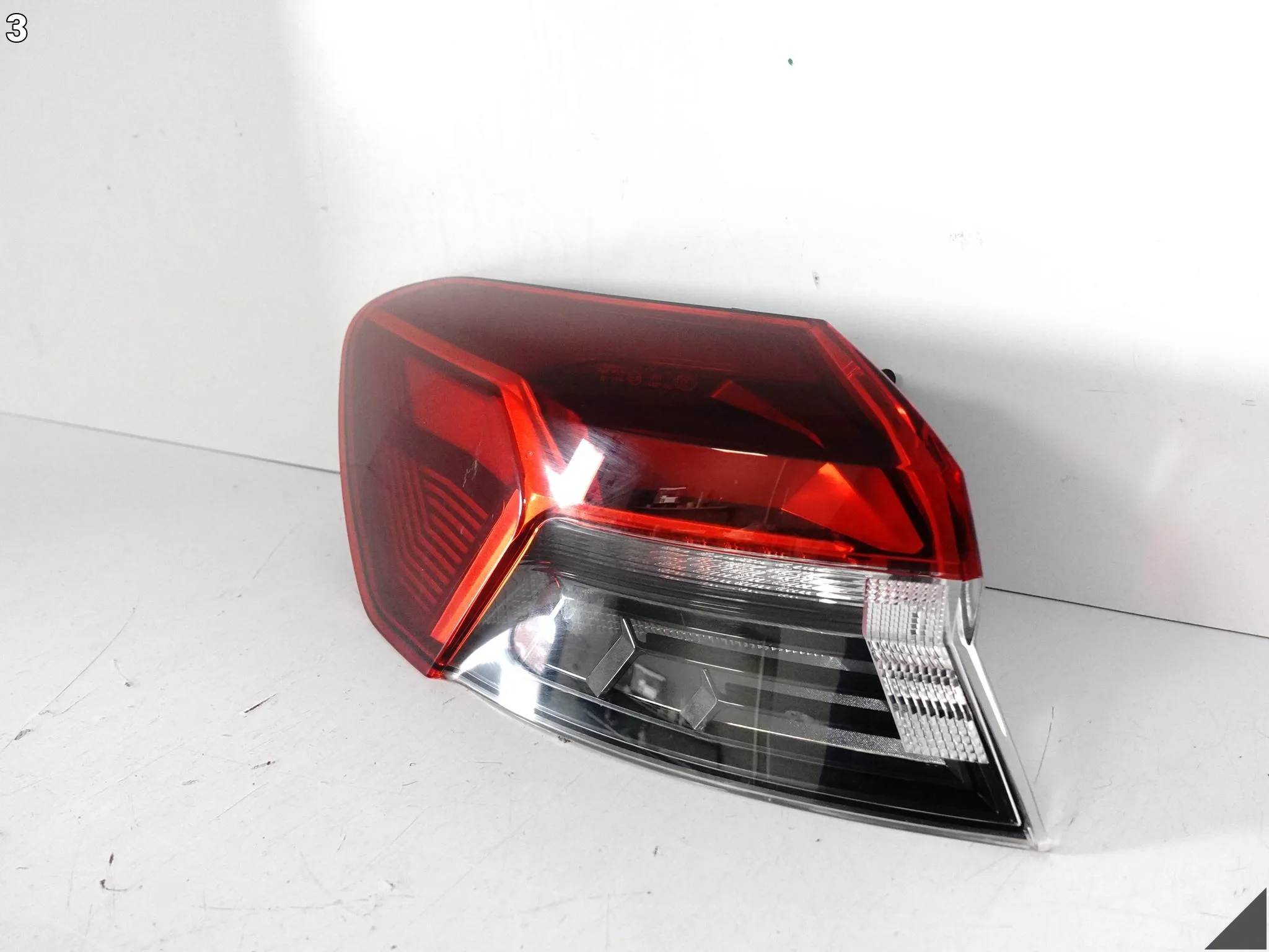 AUDI Q4 E-TRON 89A 21- LAMPA LED W BŁOTNIK LEWA TYŁ EU 89A945091 AUDI Q4 E-TRON 89A 21- LAMPA LED W BŁOTNIK LEWA TYŁ EU 89A945091 - obrazek 4