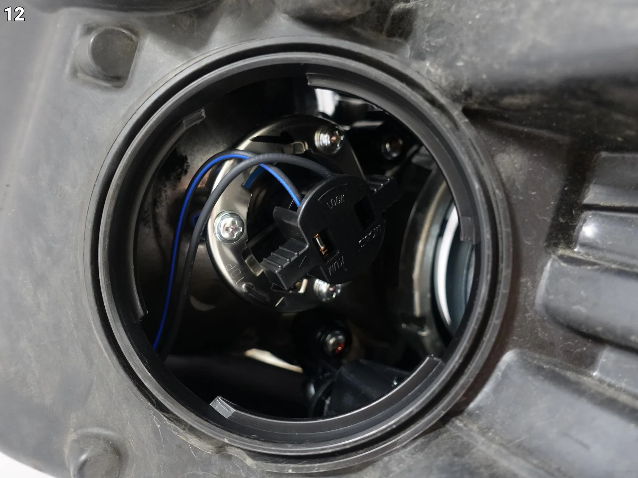 HYUNDAI KONA I 1 OS 17-20 LAMPA PRAWA ZWYKŁA H7 HALOGEN PRZÓD EUROPA HYUNDAI KONA I 1 OS 17-20 LAMPA PRAWA ZWYKŁA H7 HALOGEN PRZÓD EUROPA - obrazek 13