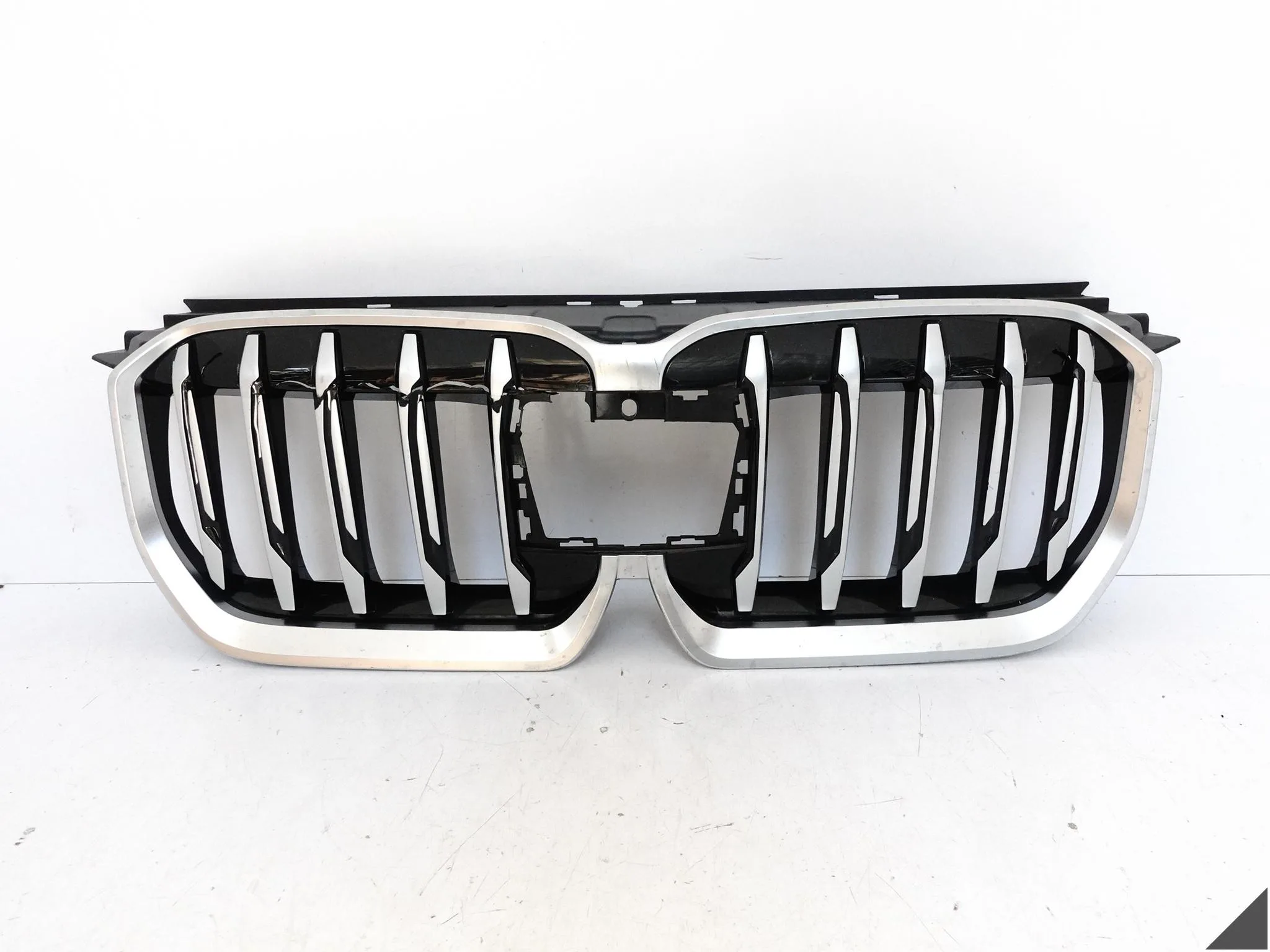 BMW X1 U11 X-LINE 22- ATRAPA GRILL NERKI ZDERZAKA PRZEDNIE PRZÓD 9880301 BMW X1 U11 X-LINE 22- ATRAPA GRILL NERKI ZDERZAKA PRZEDNIE PRZÓD 9880301