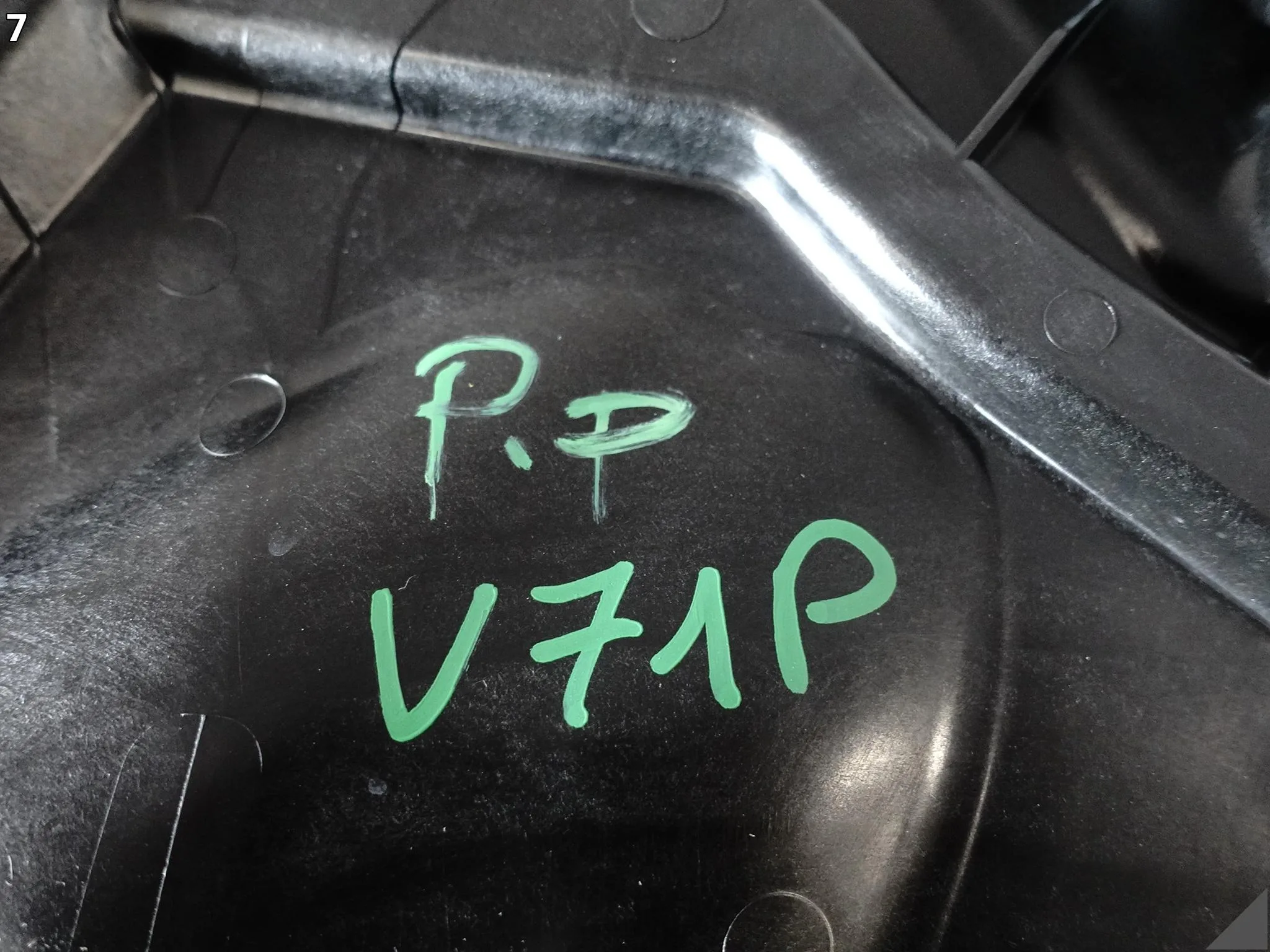 VW TIGUAN CT1 III 571 24- OSŁONA PROWADNICA SZYBY GŁOŚNIK PRAWA PRZÓD VW TIGUAN CT1 III 571 24- OSŁONA PROWADNICA SZYBY GŁOŚNIK PRAWA PRZÓD - obrazek 8