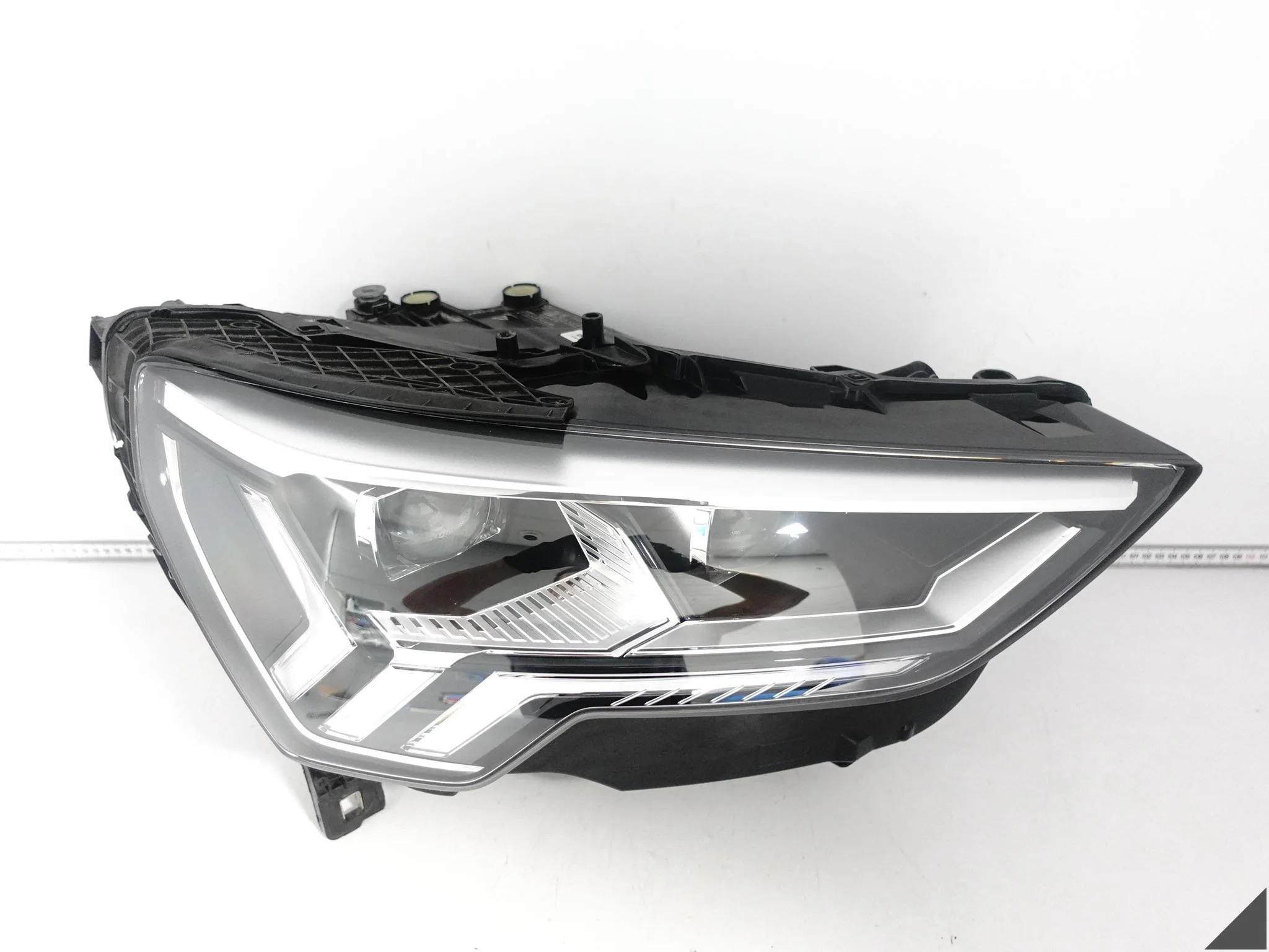 AUDI Q3 SQ3 II F3 83A 18-25 LAMPA MATRIX FULL LED PRAWA PRZÓD EUROPA *036* AUDI Q3 SQ3 II F3 83A 18-25 LAMPA MATRIX FULL LED PRAWA PRZÓD EUROPA *036*