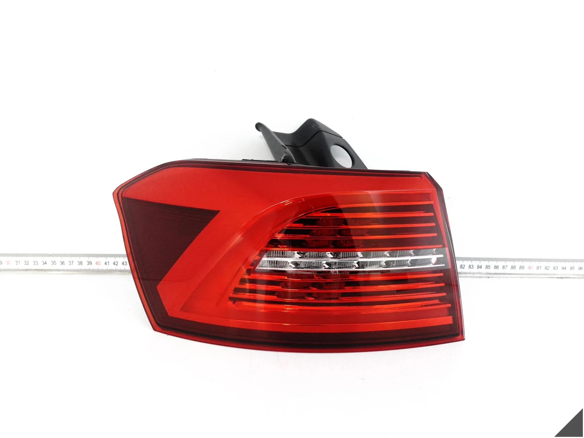 VW PASSAT VIII B8 3G9 VARIANT KOMBI 15-19 LAMPA LED W BŁOTNIK LEWA TYŁ EU VW PASSAT VIII B8 3G9 VARIANT KOMBI 15-19 LAMPA LED W BŁOTNIK LEWA TYŁ EU