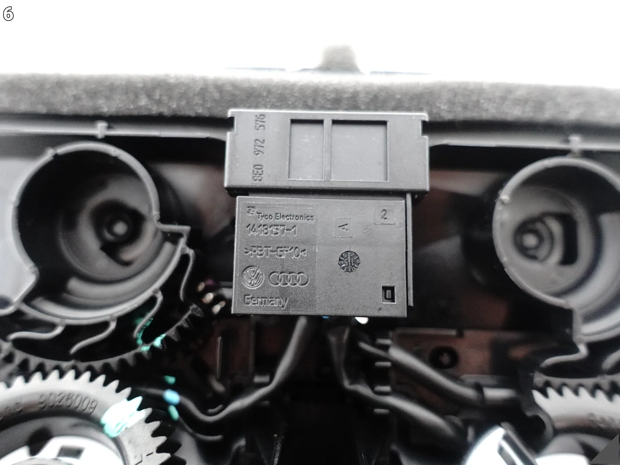 AUDI A7 S7 4G8 A6 S6 4G0 C7 10-18 KRATKA NAWIEWU WLOT TUNEL ŚRODKOWY TYŁ AUDI A7 S7 4G8 A6 S6 4G0 C7 10-18 KRATKA NAWIEWU WLOT TUNEL ŚRODKOWY TYŁ - obrazek 7