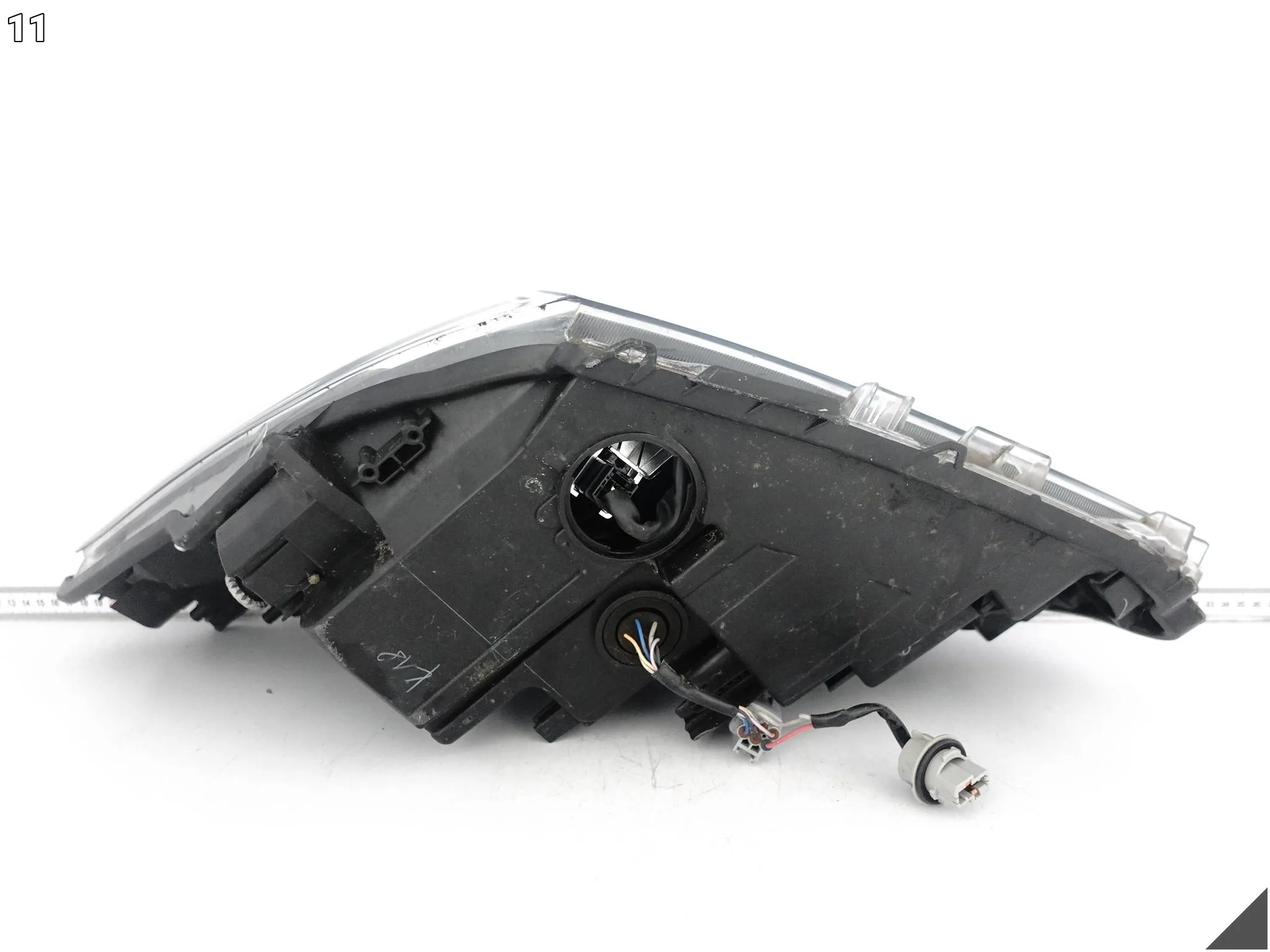 TOYOTA YARIS III 3 LIFT 17-19 LAMPA HALOGEN ZWYKŁA + LED PRAWA PRZÓD EUROPA TOYOTA YARIS III 3 LIFT 17-19 LAMPA HALOGEN ZWYKŁA + LED PRAWA PRZÓD EUROPA - obrazek 12