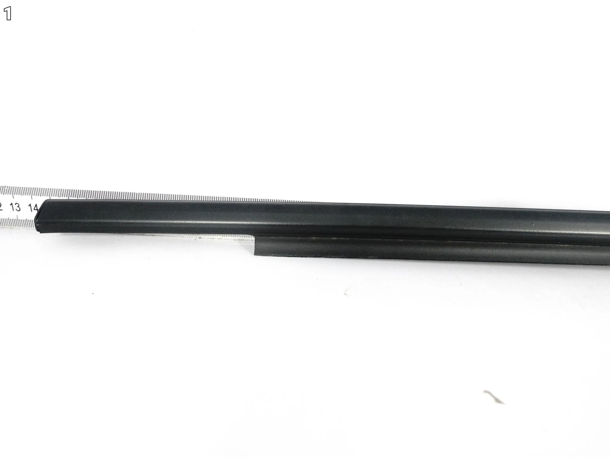TOYOTA YARIS IV 4 19- LISTWA ZGARNIAJĄCA SZYBY DRZWI PRZÓD LEWA 68210-K0011 TOYOTA YARIS IV 4 19- LISTWA ZGARNIAJĄCA SZYBY DRZWI PRZÓD LEWA 68210-K0011 - obrazek 2