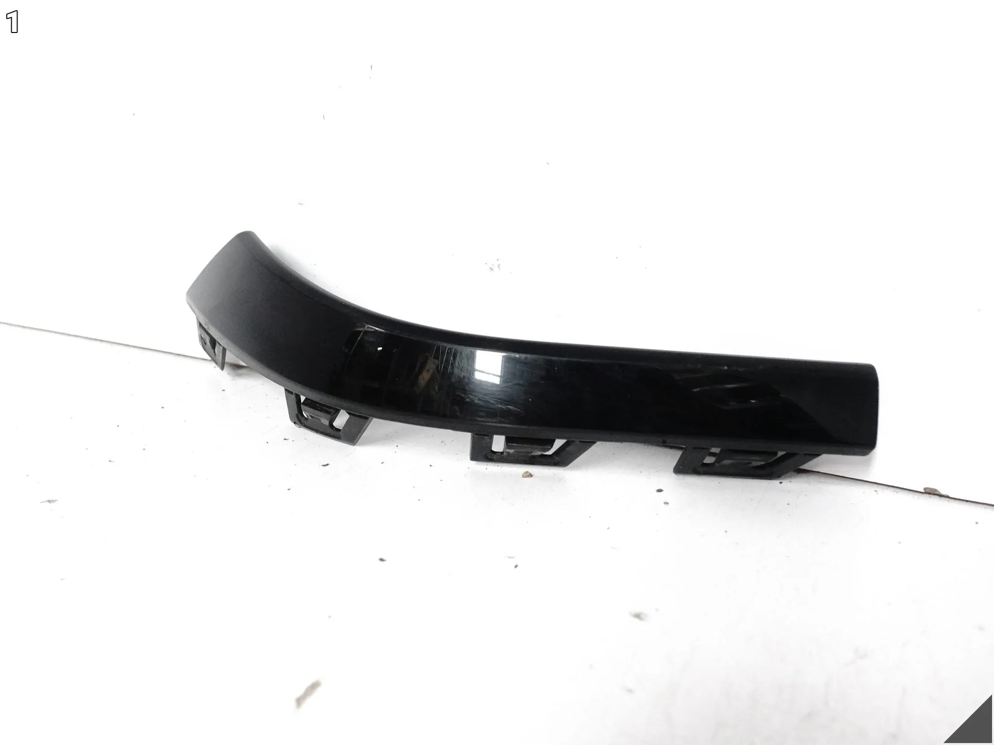 MERCEDES C-KLASA W206 S206 AMG 21- LISTWA SPOILER W ZDERZAKA TYŁ PRAWA MERCEDES C-KLASA W206 S206 AMG 21- LISTWA SPOILER W ZDERZAKA TYŁ PRAWA - obrazek 2