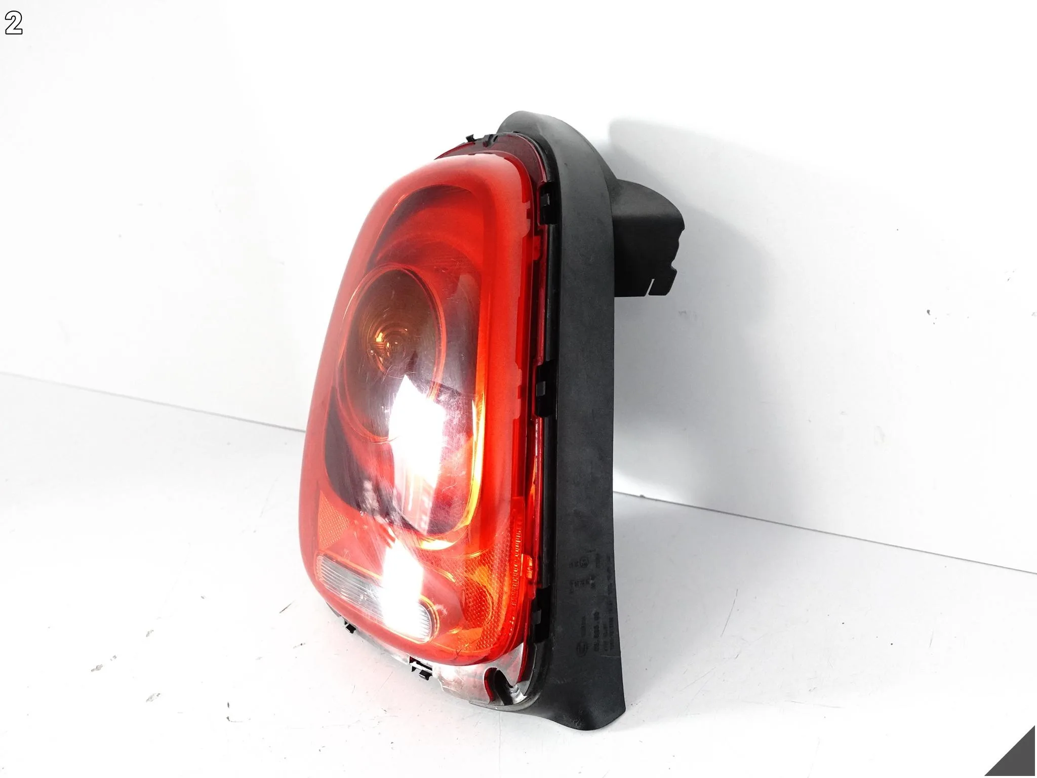 MINI COOPER F55 F56 F57 13-24 LAMPA LED W BŁOTNIK LEWA TYŁ EU 7297413 MINI COOPER F55 F56 F57 13-24 LAMPA LED W BŁOTNIK LEWA TYŁ EU 7297413 - obrazek 3