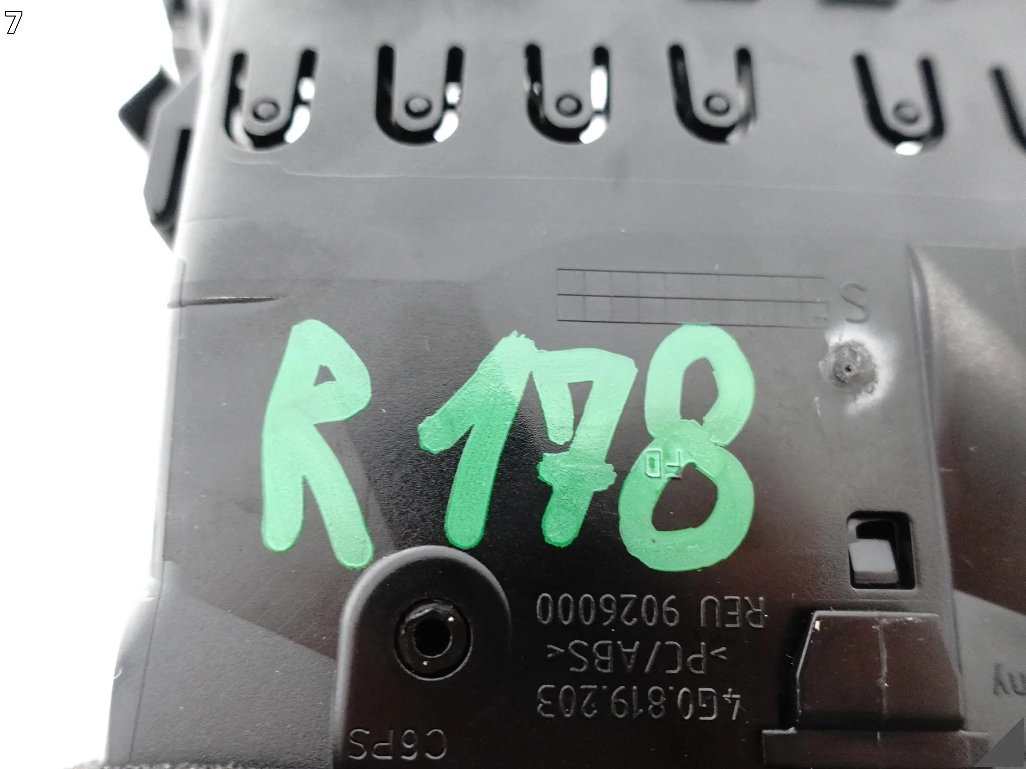 AUDI A7 S7 4G8 A6 S6 4G0 C7 10-18 KRATKA NAWIEWU WLOT TUNEL ŚRODKOWY TYŁ AUDI A7 S7 4G8 A6 S6 4G0 C7 10-18 KRATKA NAWIEWU WLOT TUNEL ŚRODKOWY TYŁ - obrazek 8