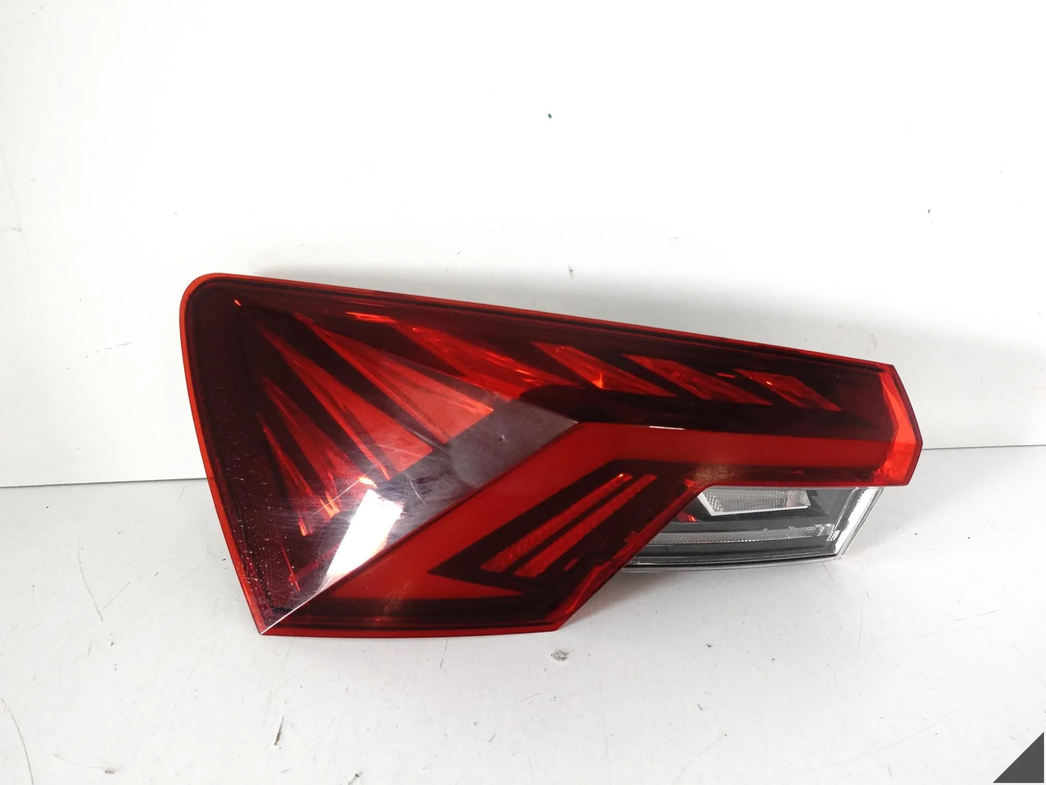 SKODA OCTAVIA IV 5E3 5E9 SEDAN KOMBI 19-24 LAMPA LED W BŁOTNIK LEWA TYŁ EU SKODA OCTAVIA IV 5E3 5E9 SEDAN KOMBI 19-24 LAMPA LED W BŁOTNIK LEWA TYŁ EU