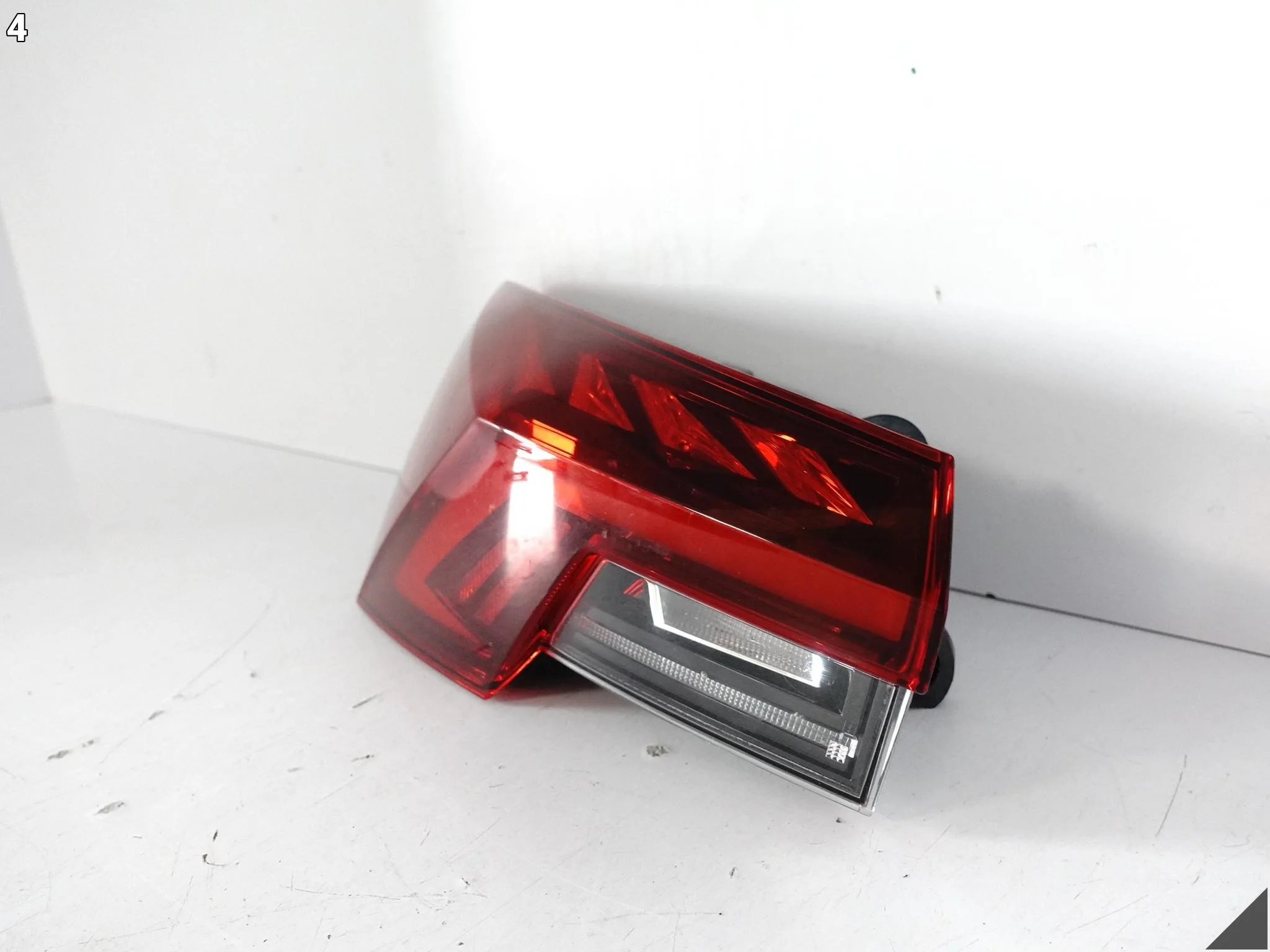 SKODA OCTAVIA IV 5E3 5E9 SEDAN KOMBI 19-24 LAMPA LED W BŁOTNIK LEWA TYŁ EU SKODA OCTAVIA IV 5E3 5E9 SEDAN KOMBI 19-24 LAMPA LED W BŁOTNIK LEWA TYŁ EU - obrazek 5