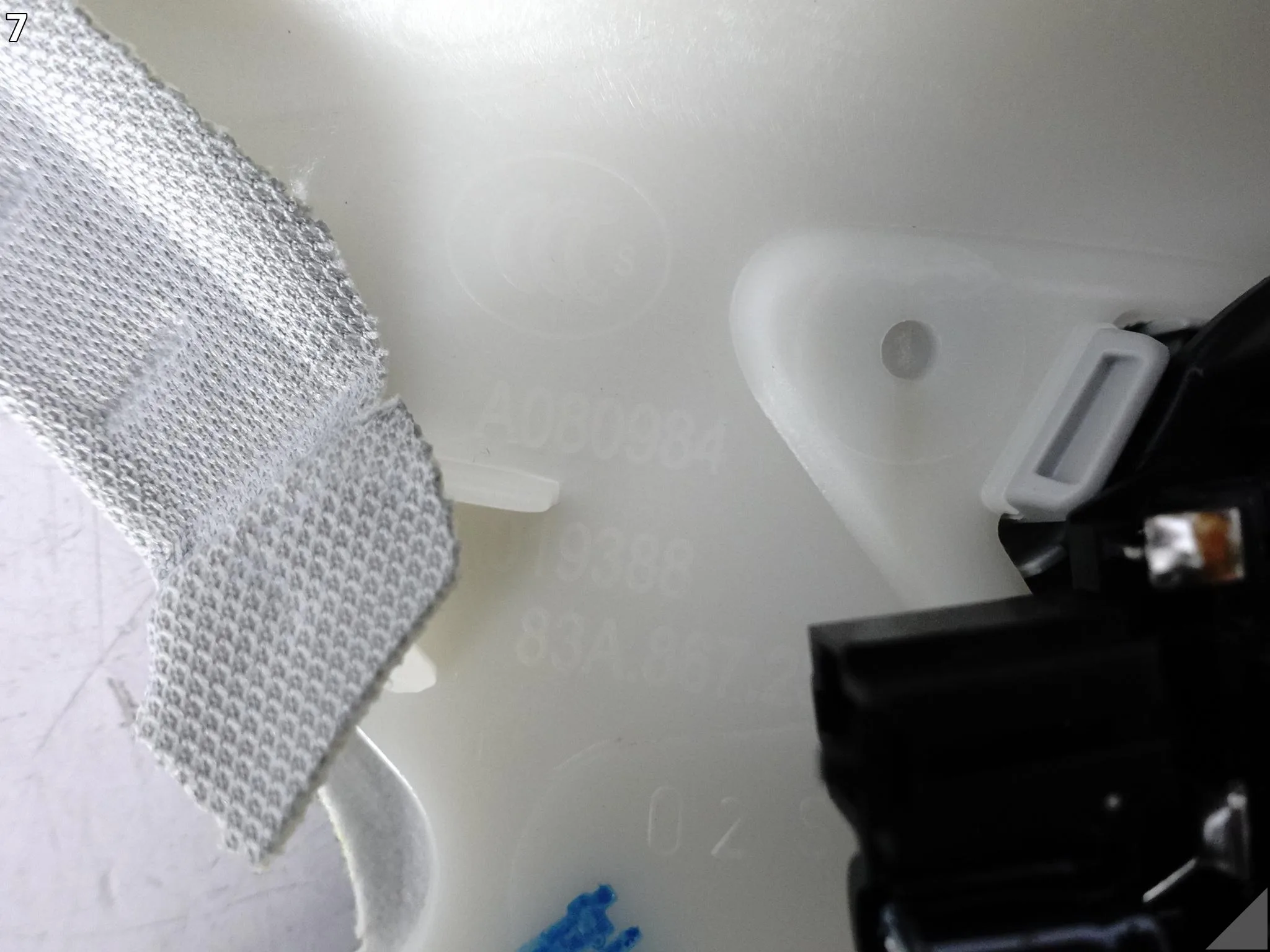AUDI Q3 II 83A F3 18-25 OSŁONA POSZYCIE SŁUPEK A + GŁOŚNIK PRZÓD LEWA MO1 AUDI Q3 II 83A F3 18-25 OSŁONA POSZYCIE SŁUPEK A + GŁOŚNIK PRZÓD LEWA MO1 - obrazek 8