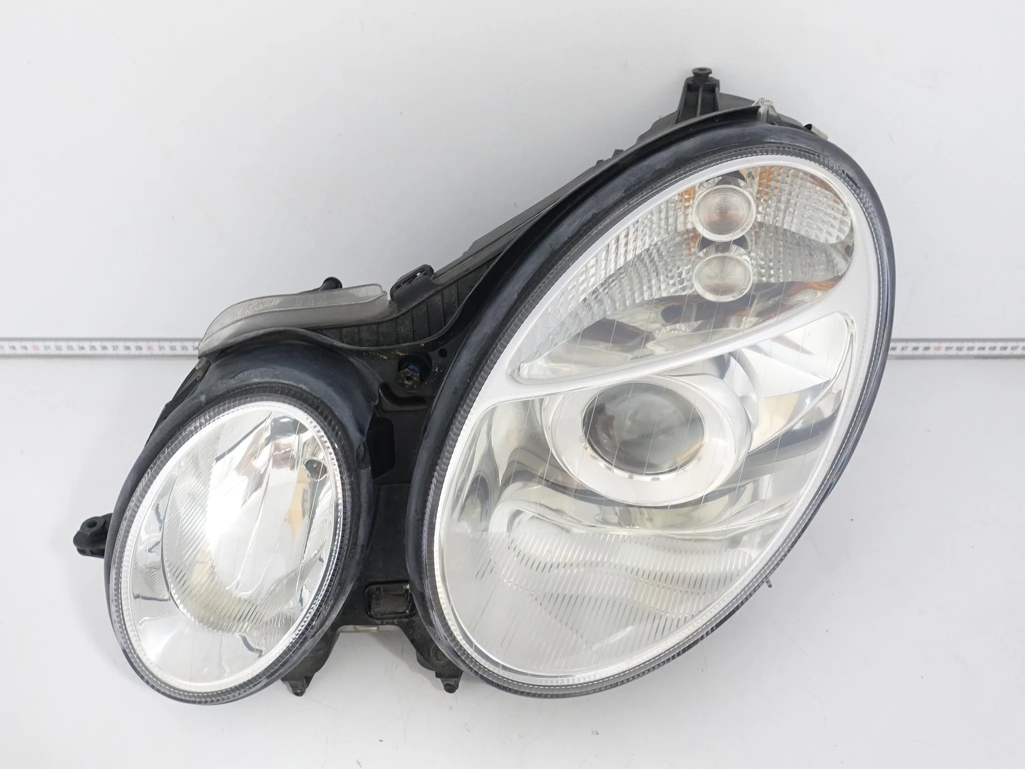 MERCEDES E-KLASA W211 S211 02-06 LAMPA XENON LEWA PRZÓD EUROPA MERCEDES E-KLASA W211 S211 02-06 LAMPA XENON LEWA PRZÓD EUROPA