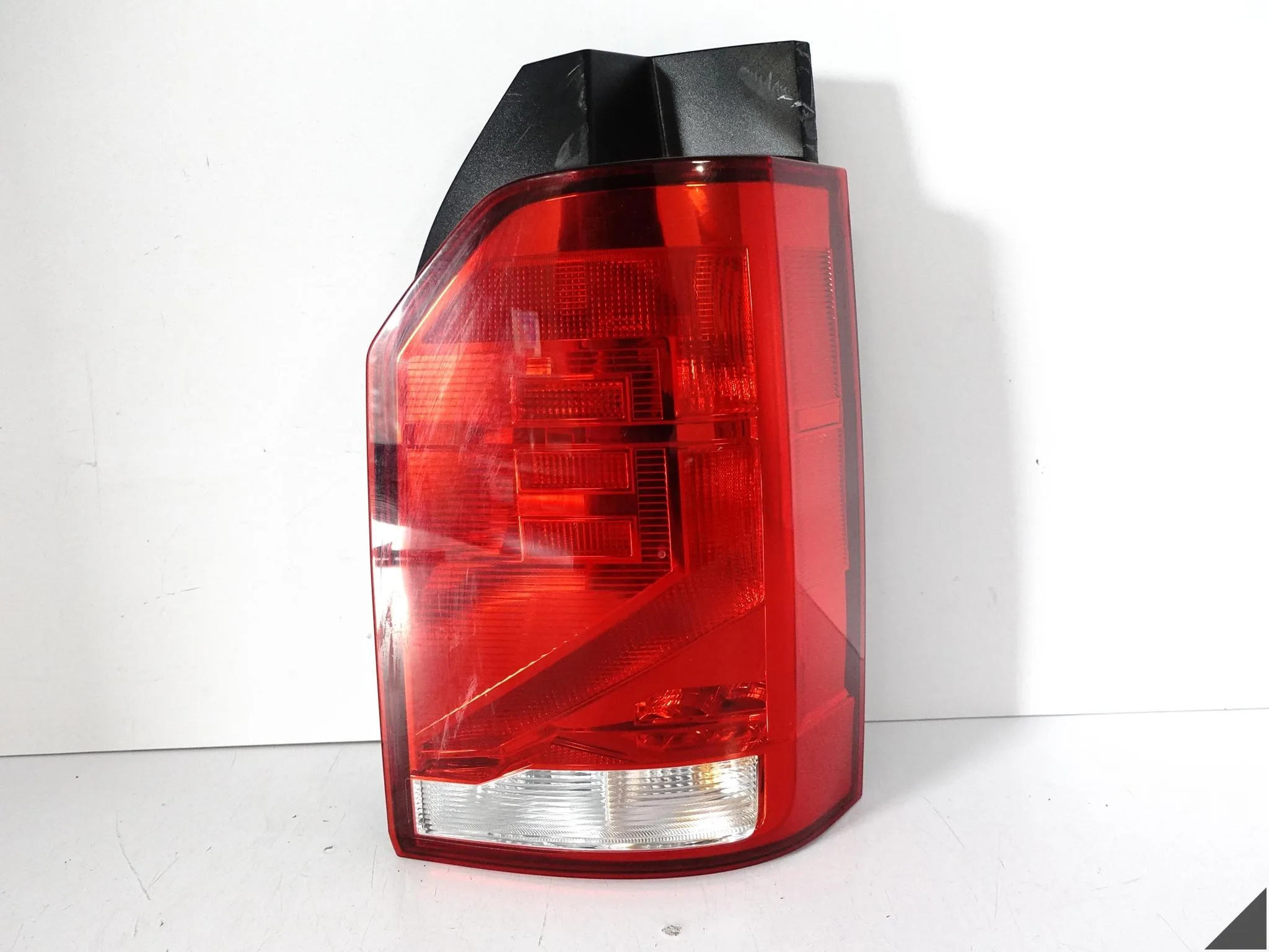 VW T6 TRANSPORTER MULTIVAN 7LA T6.1 LIFT 19-24 LAMPA LED PRAWA TYŁ EU VW T6 TRANSPORTER MULTIVAN 7LA T6.1 LIFT 19-24 LAMPA LED PRAWA TYŁ EU