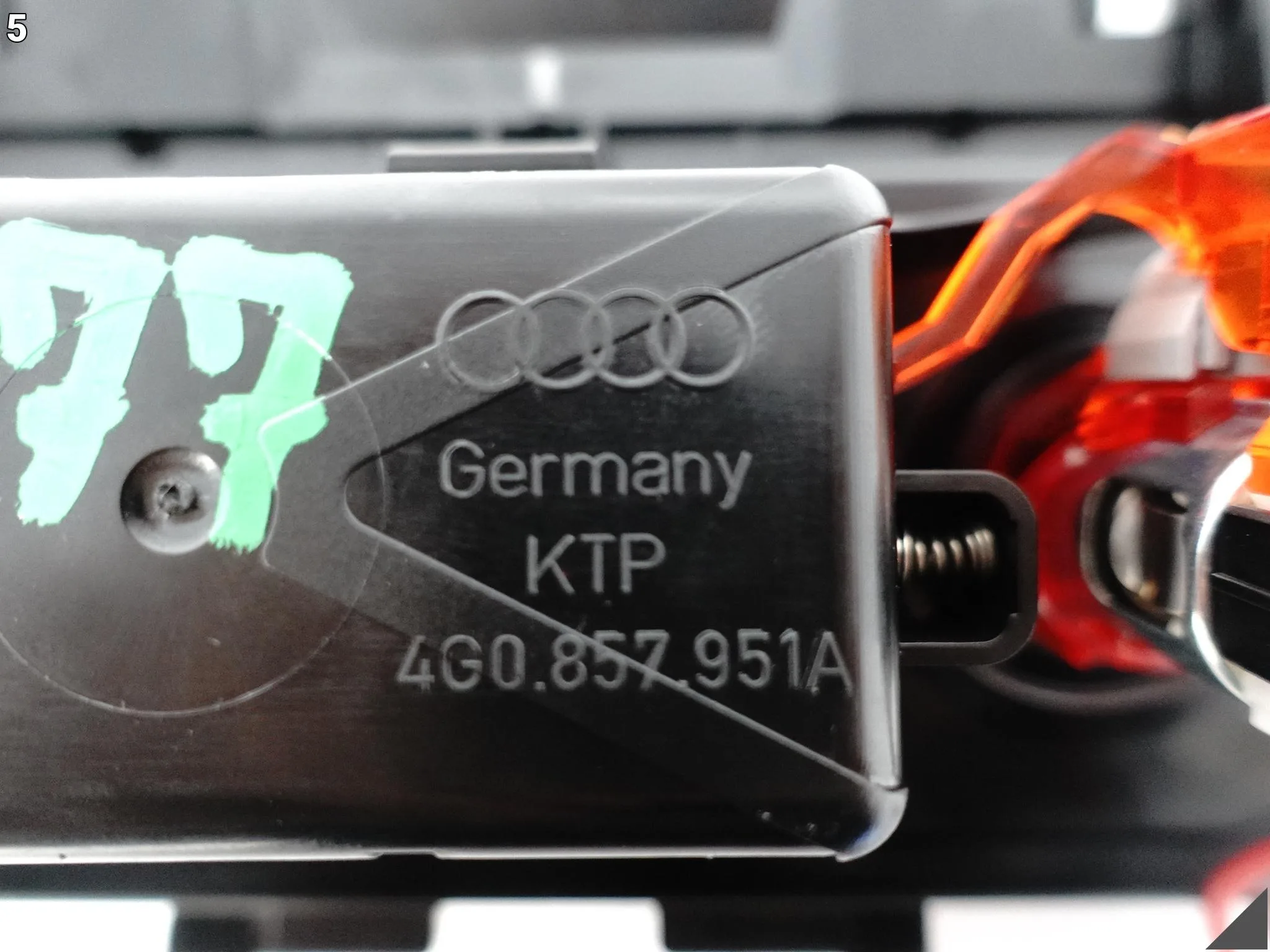 AUDI A7 S7 RS7 4G8 A6 S6 RS6 4G0 C7 10-18 POPIELNICZKA GNIAZDO SAMOCHODOWE AUDI A7 S7 RS7 4G8 A6 S6 RS6 4G0 C7 10-18 POPIELNICZKA GNIAZDO SAMOCHODOWE - obrazek 6
