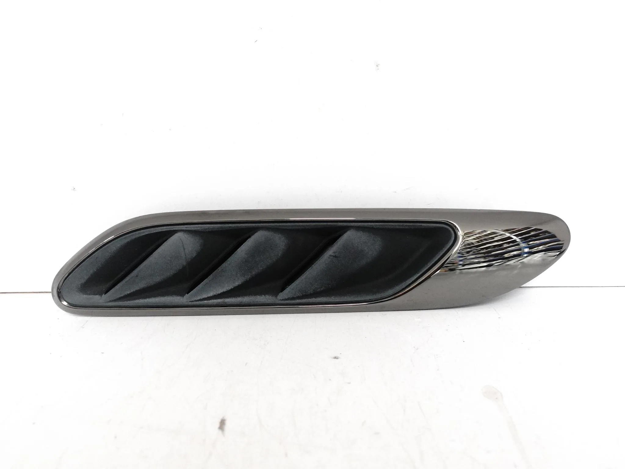 MERCEDES E W214 C W206 63 53 AMG LISTWA KRATKA NAKŁADKA BŁOTNIK PRZÓD PRAWA MERCEDES E W214 C W206 63 53 AMG LISTWA KRATKA NAKŁADKA BŁOTNIK PRZÓD PRAWA