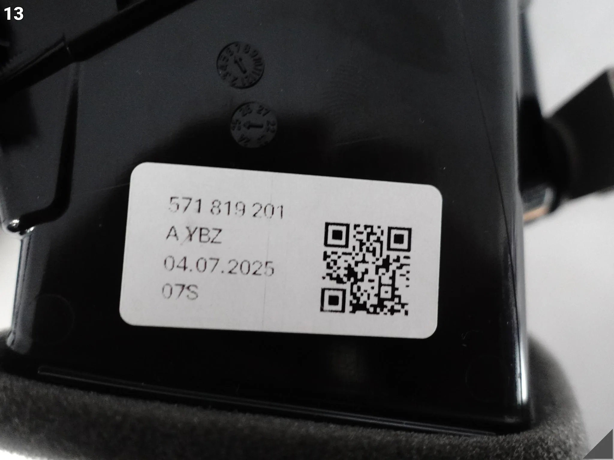 VW TIGUAN CT1 III 571 24- OSŁONA PANEL DESKI ROZDZIELCZEJ WLOT KRATKA LEWA VW TIGUAN CT1 III 571 24- OSŁONA PANEL DESKI ROZDZIELCZEJ WLOT KRATKA LEWA - obrazek 14