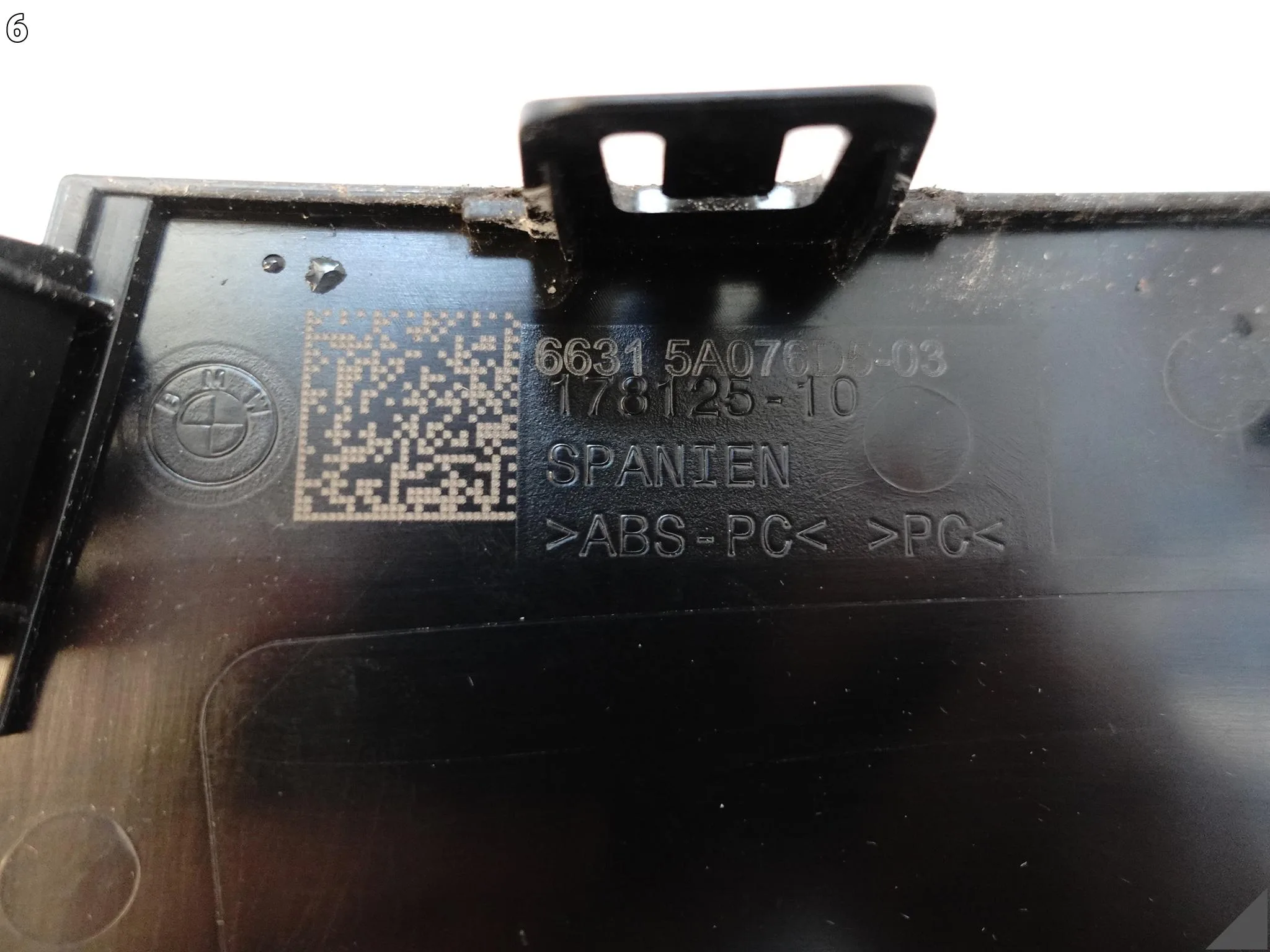 BMW X1 U11 M-PAKIET / ZWYKŁY 22- ZAŚLEPKA OSŁONA RADARU CZUJNIKA ACC 5A076D5 BMW X1 U11 M-PAKIET / ZWYKŁY 22- ZAŚLEPKA OSŁONA RADARU CZUJNIKA ACC 5A076D5 - obrazek 7