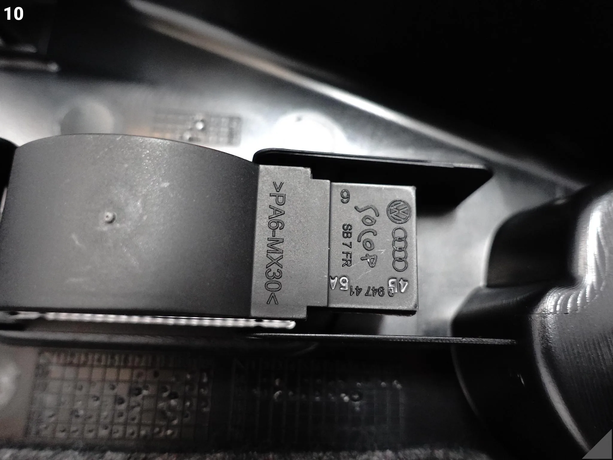 AUDI RS7 S7 A7 4G8 C7 10-18 BOCZEK TAPICERKA BAGAŻNIKA BAGAŻNIK LEWA 9BT AUDI RS7 S7 A7 4G8 C7 10-18 BOCZEK TAPICERKA BAGAŻNIKA BAGAŻNIK LEWA 9BT - obrazek 11
