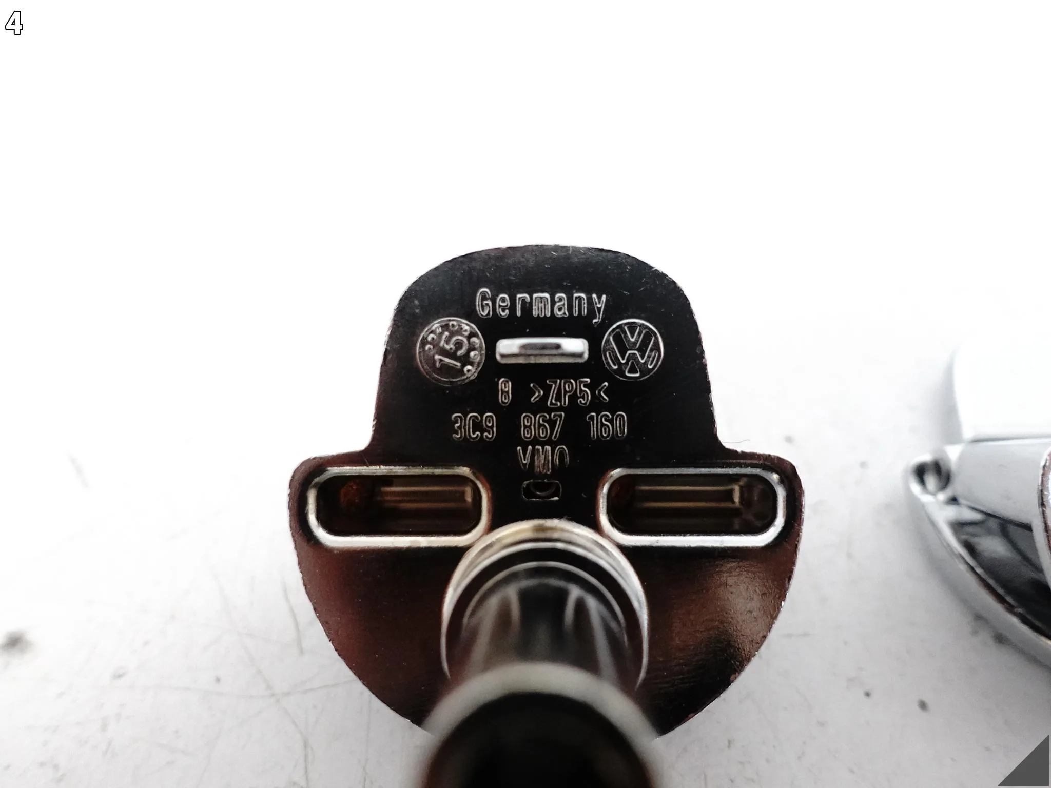 AUDI A6 S6 RS6 4G0 A7 S7 RS7 4G8 C7 10-18 UCHWYTY BAGAŻNIK TYŁ CHROM AUDI A6 S6 RS6 4G0 A7 S7 RS7 4G8 C7 10-18 UCHWYTY BAGAŻNIK TYŁ CHROM - obrazek 5