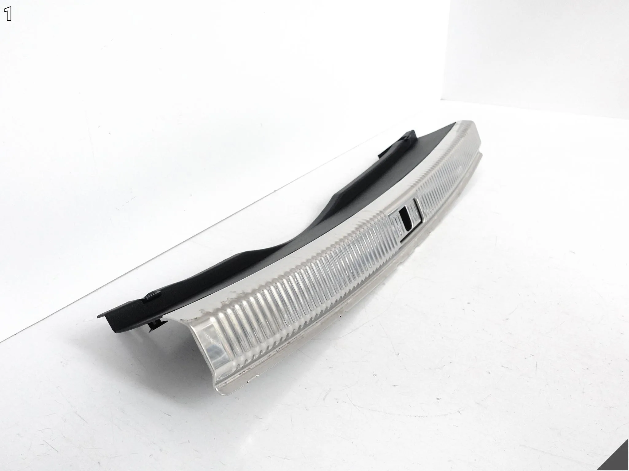 AUDI A7 S7 RS7 4G8 C7 10-18 LISTWA OSŁONA PASA TYLNEGO CHROM BAGAŻNIK 4PK AUDI A7 S7 RS7 4G8 C7 10-18 LISTWA OSŁONA PASA TYLNEGO CHROM BAGAŻNIK 4PK - obrazek 2