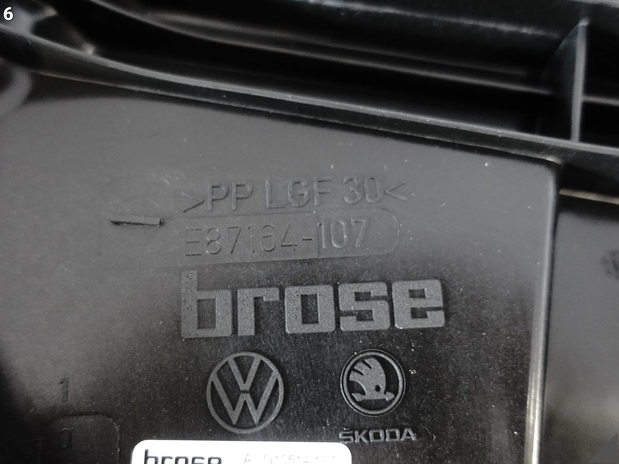 VW TIGUAN CT1 III 571 24- OSŁONA PROWADNICA SZYBY GŁOŚNIK PRAWA PRZÓD VW TIGUAN CT1 III 571 24- OSŁONA PROWADNICA SZYBY GŁOŚNIK PRAWA PRZÓD - obrazek 7