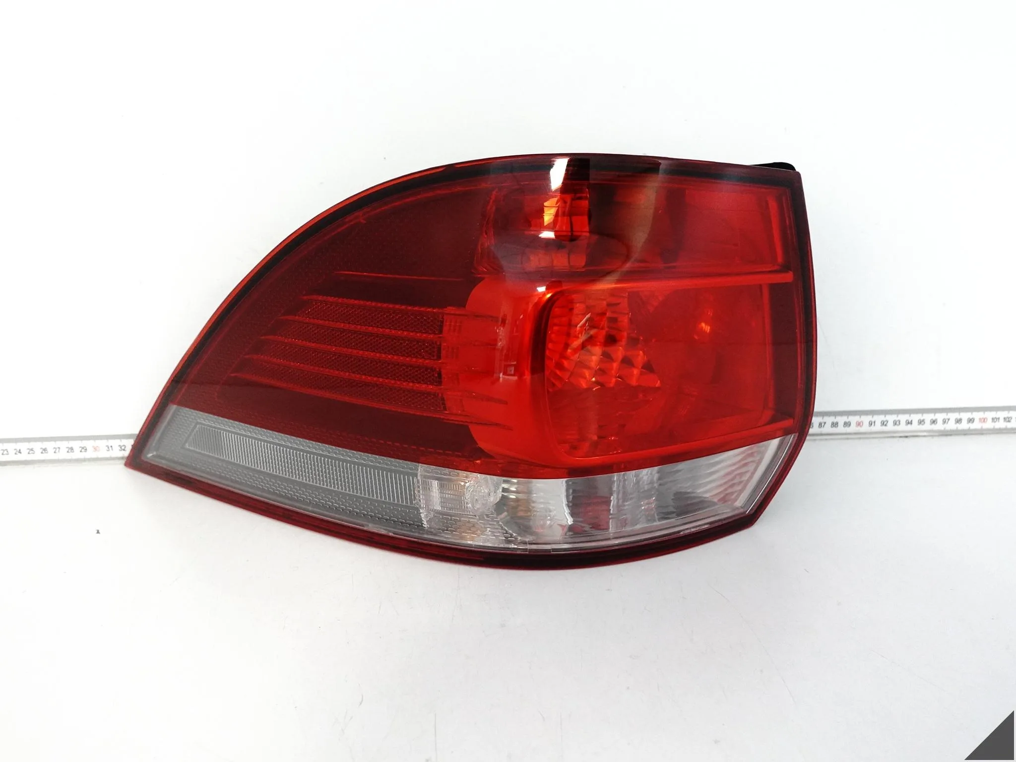 VW GOLF VI 6 1K9 VARIANT KOMBI 09-14 LAMPA W BŁOTNIK LEWA TYŁ EUROPA VW GOLF VI 6 1K9 VARIANT KOMBI 09-14 LAMPA W BŁOTNIK LEWA TYŁ EUROPA