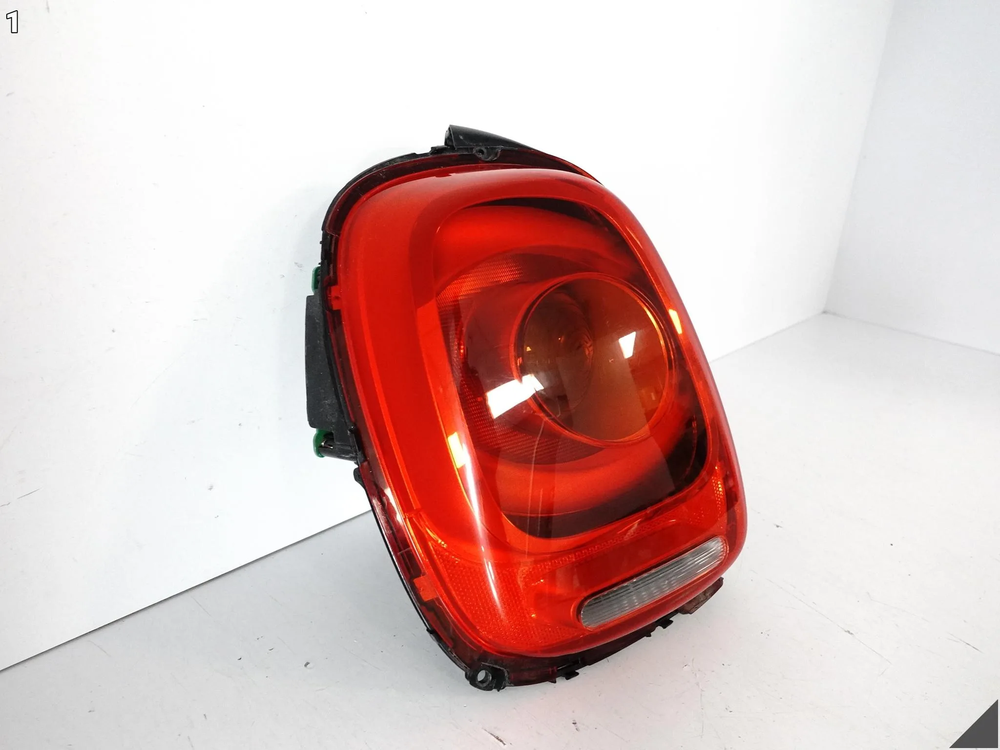 MINI COOPER F55 F56 F57 13-24 LAMPA LED W BŁOTNIK LEWA TYŁ EU 7297413 MINI COOPER F55 F56 F57 13-24 LAMPA LED W BŁOTNIK LEWA TYŁ EU 7297413 - obrazek 2