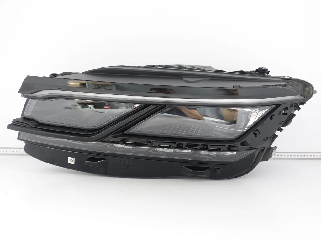 VW TOUAREG 3 III 760 761 CR7 R-LINE 18-23 LAMPA FULL LED MATRIX LEWA EUROPA VW TOUAREG 3 III 760 761 CR7 R-LINE 18-23 LAMPA FULL LED MATRIX LEWA EUROPA