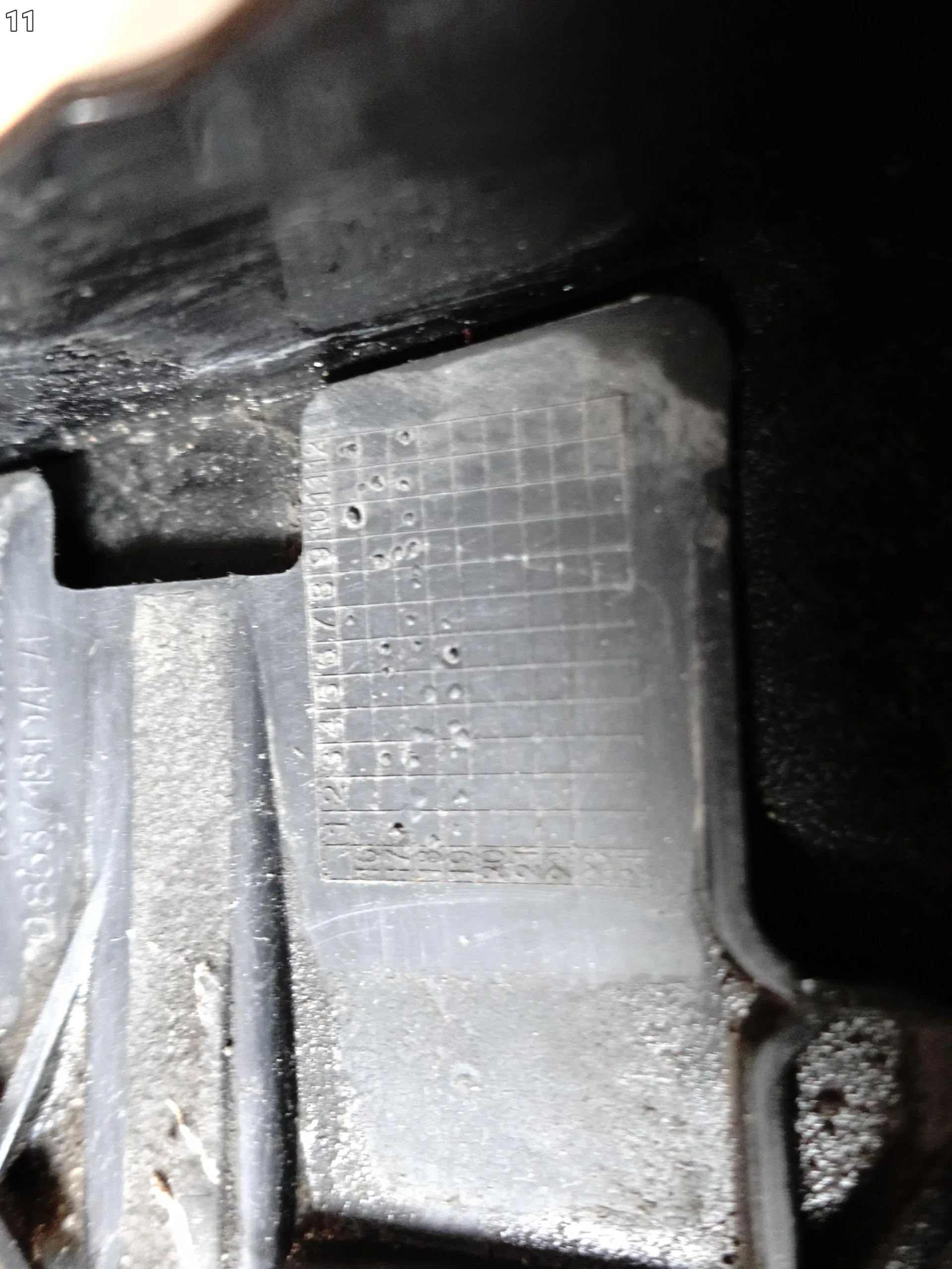 VW TOUAREG III 3 760 CR 18- LISTWA NAKŁADKA OSŁONA NA BŁOTNIK PRZÓD PRAWA VW TOUAREG III 3 760 CR 18- LISTWA NAKŁADKA OSŁONA NA BŁOTNIK PRZÓD PRAWA - obrazek 12