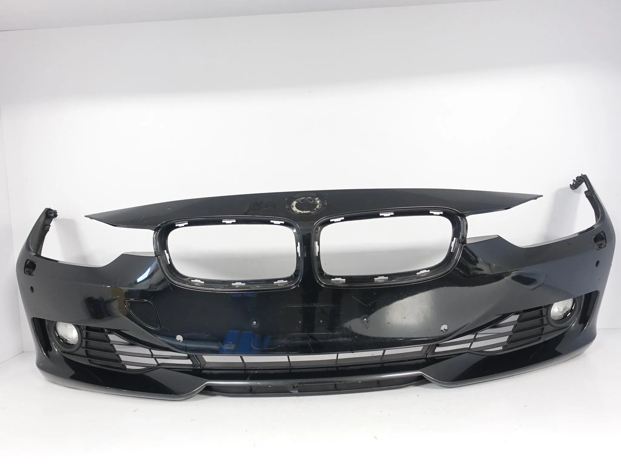 BMW F30 F31 11-15 ZDERZAK BUMPER BASIS HALOGEN KRATKA PRZÓD (SRYSKI/4xPDC) 07f89123f3a61f40f9a8dc4155d5af6f