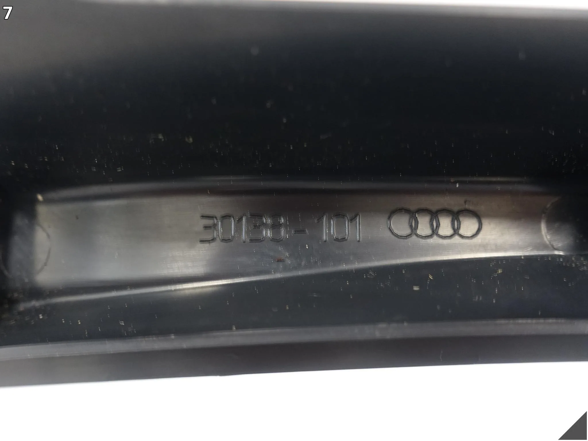 AUDI A7 S7 RS7 4G8 A6 S6 RS6 4G0 C7 10-18 OSŁONA WSPORNIKA KIELICHÓW PRZÓD AUDI A7 S7 RS7 4G8 A6 S6 RS6 4G0 C7 10-18 OSŁONA WSPORNIKA KIELICHÓW PRZÓD - obrazek 8