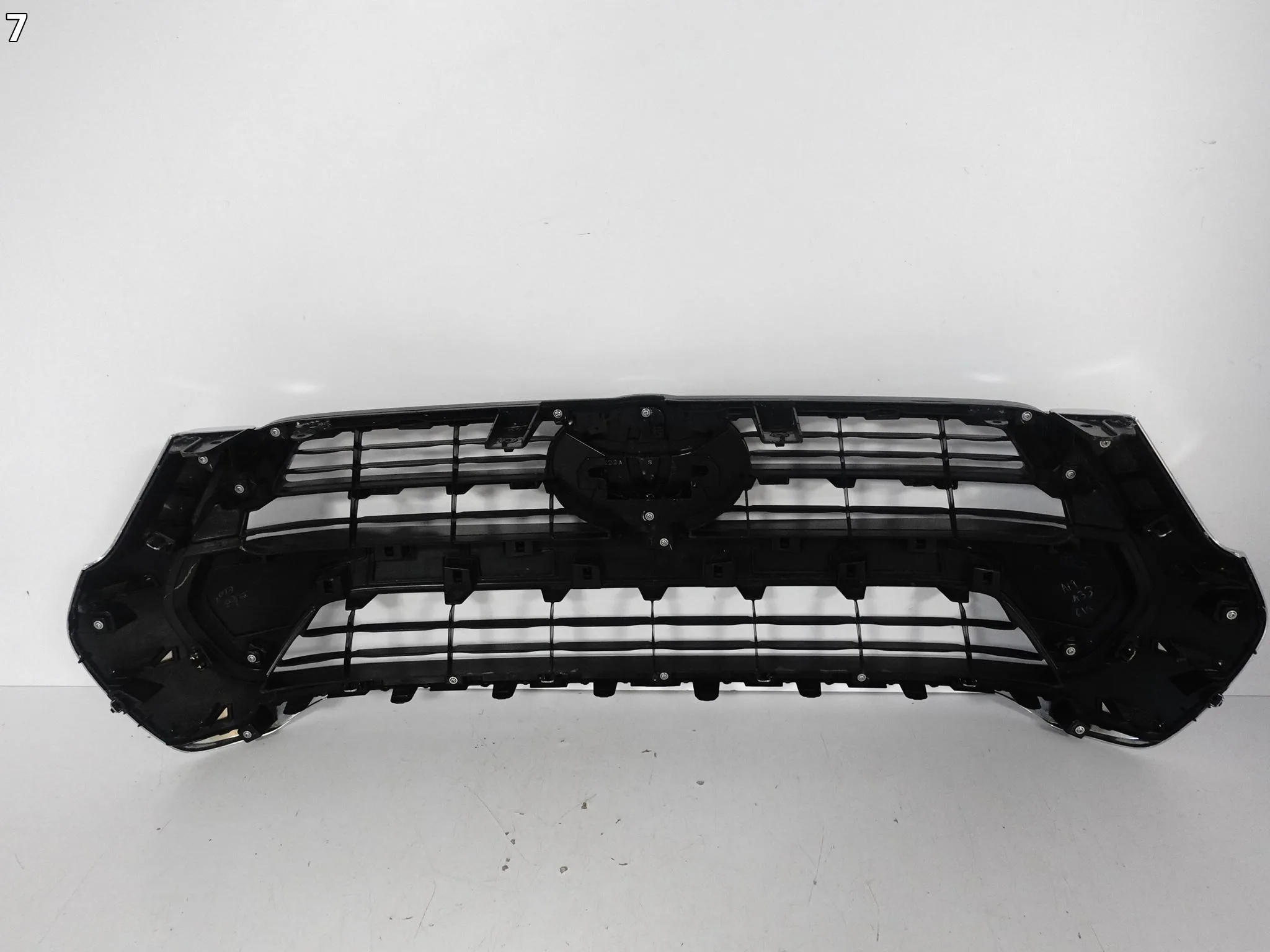 TOYOTA HILUX VIII 8 LIFT 20-24 GRILL ATRAPA KRATKA W ZDERZAK PRZÓD f3774fedf18ef6bac0ebcc2e9f68fb78