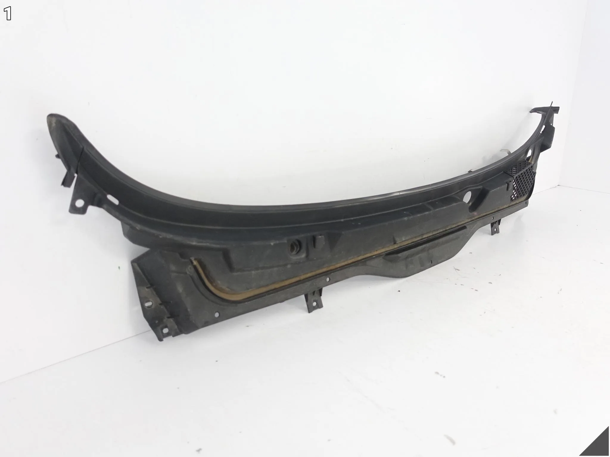 MASERATI GRANCABRIO GRANTURISMO SPORT 07-19 LISTWA PODSZYBIE MASKOWNICA dadce8010b11bca89028eee8c2589b95