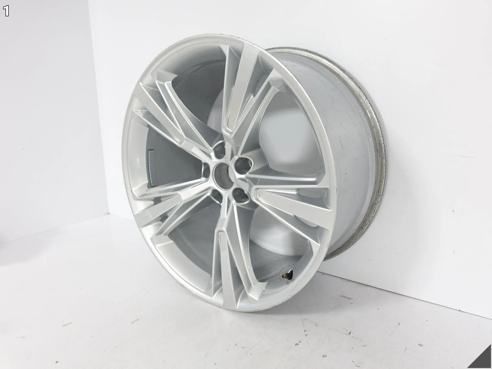AUDI Q8 SQ8 4M8 S-LINE FELGA ALUFELGA 10Jx21 ET20 5×112 4M8601025H 8263ba01f66062285880c93a80f2f501