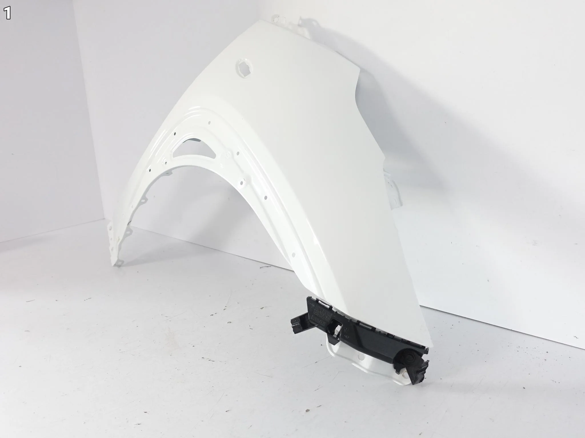 TOYOTA AYGO X 21- BŁOTNIK FENDER PRAWY PRZÓD TOYOTA AYGO X 21- BŁOTNIK FENDER PRAWY PRZÓD