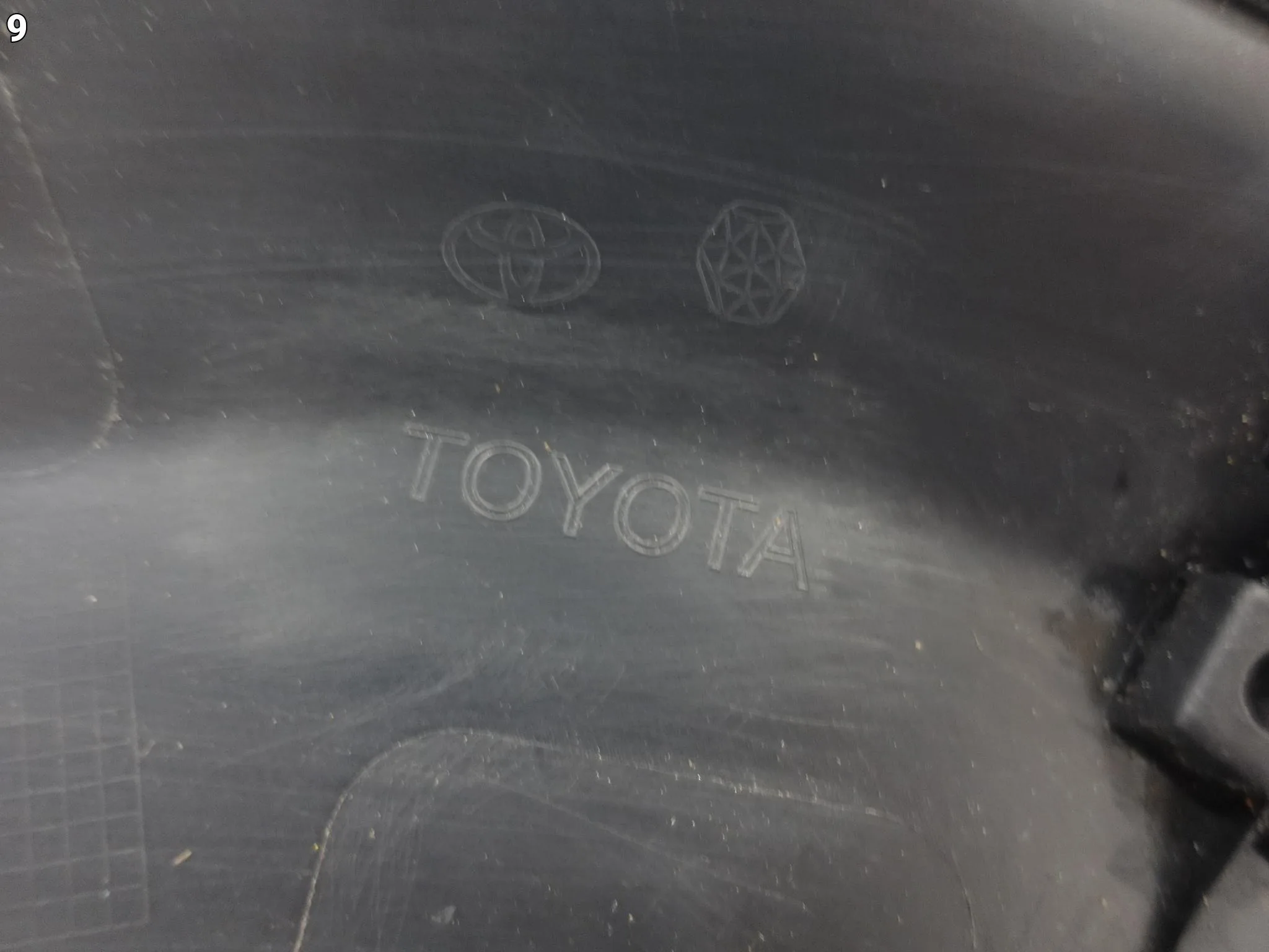 TOYOTA YARIS CROSS 20- LISTWA NAKŁADKA NA BŁOTNIK TYŁ LEWA ORYGINALNA TOYOTA YARIS CROSS 20- LISTWA NAKŁADKA NA BŁOTNIK TYŁ LEWA ORYGINALNA - obrazek 10