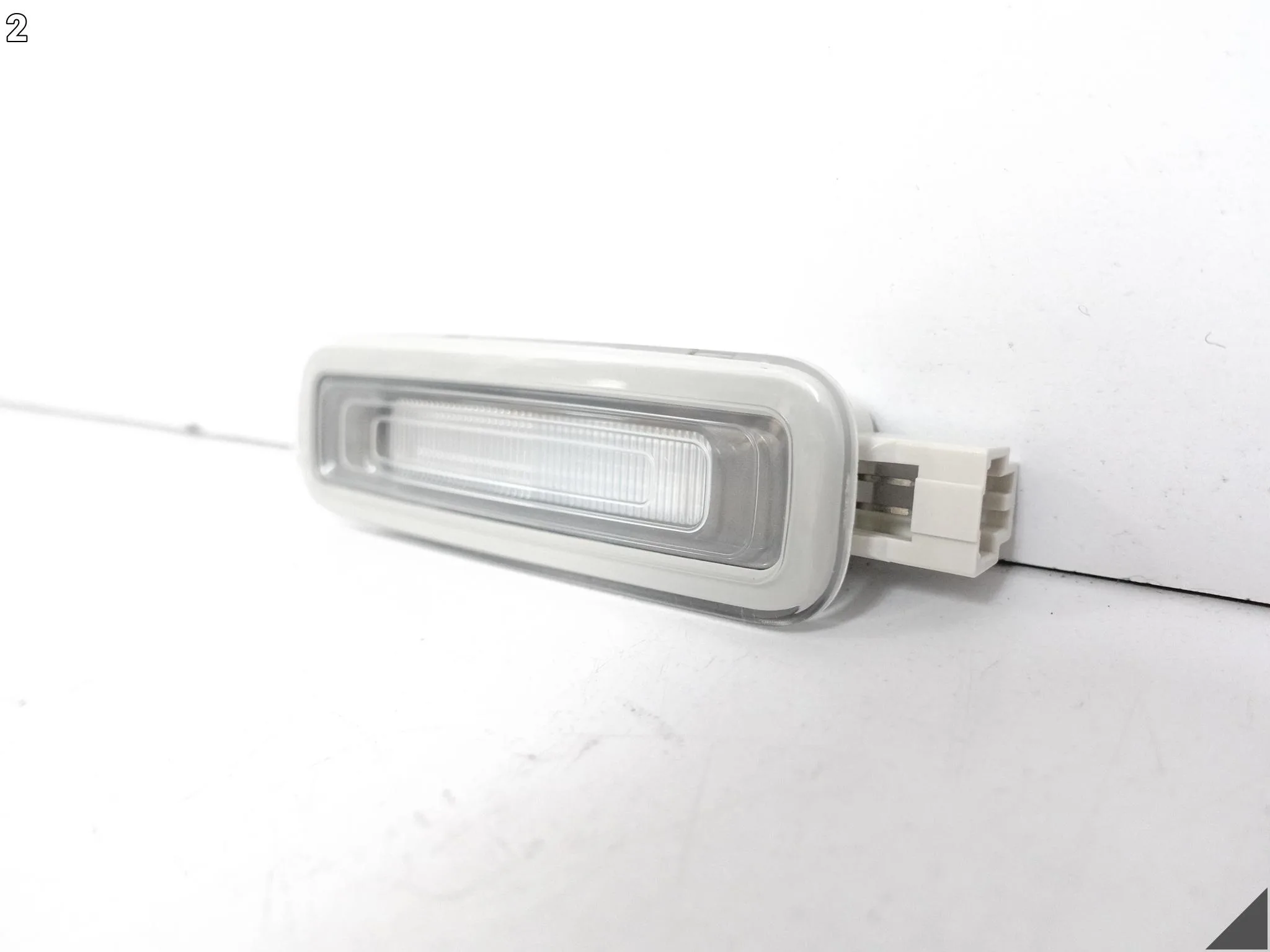 AUDI Q3 83A VW BENTLEY LAMBORGHINI OŚWIETLENIE KABINY LAMPKA LED PODSUFITKA 65c98087255845db58eaf965a14def61
