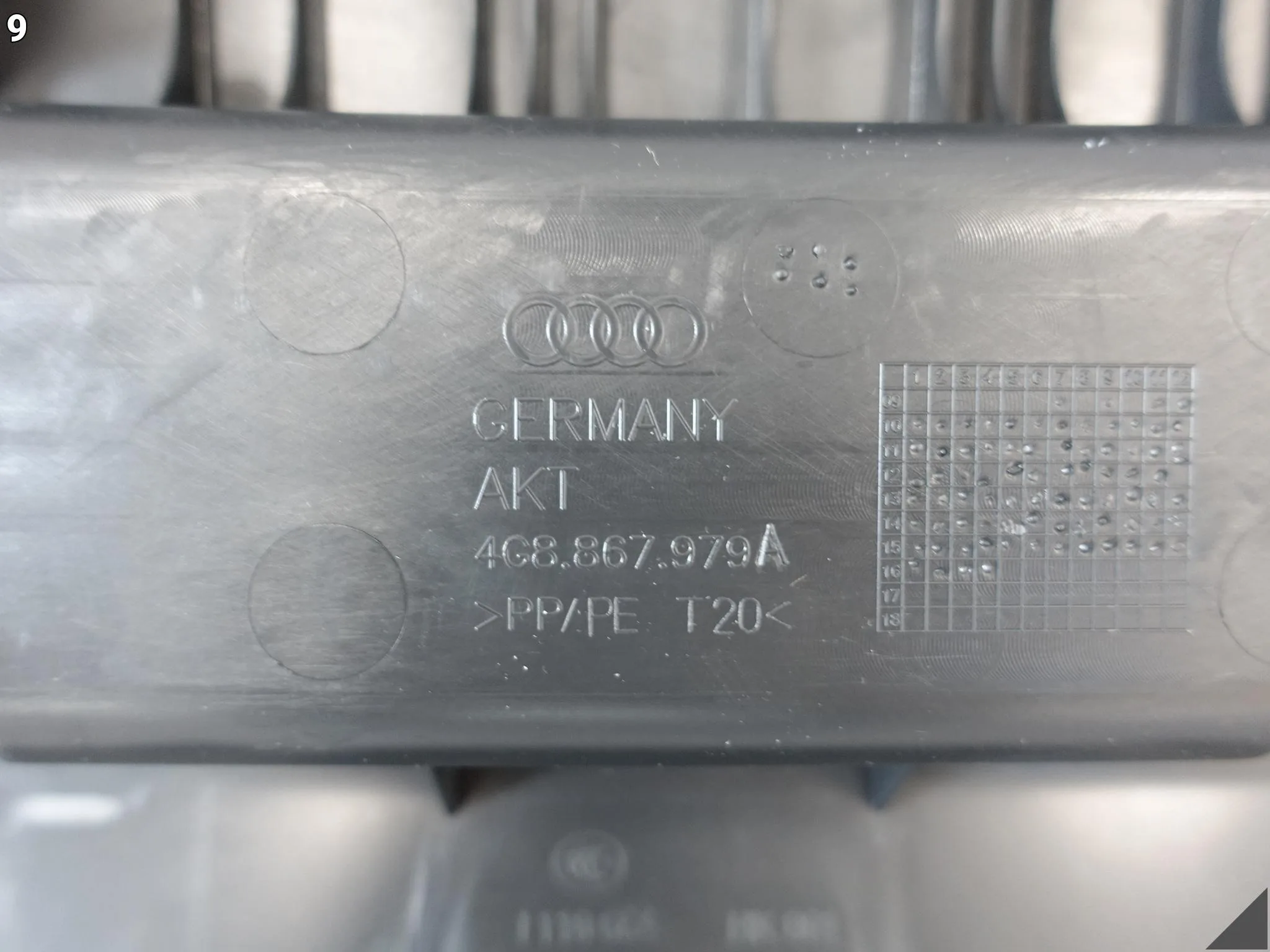 AUDI A7 S7 RS7 4G8 C7 10-18 TAPICERKA OSŁONA KLAPY BAGAŻNIKA + TRÓJKĄT 4PK 3998173139963e57b0ce5171a7a540cf