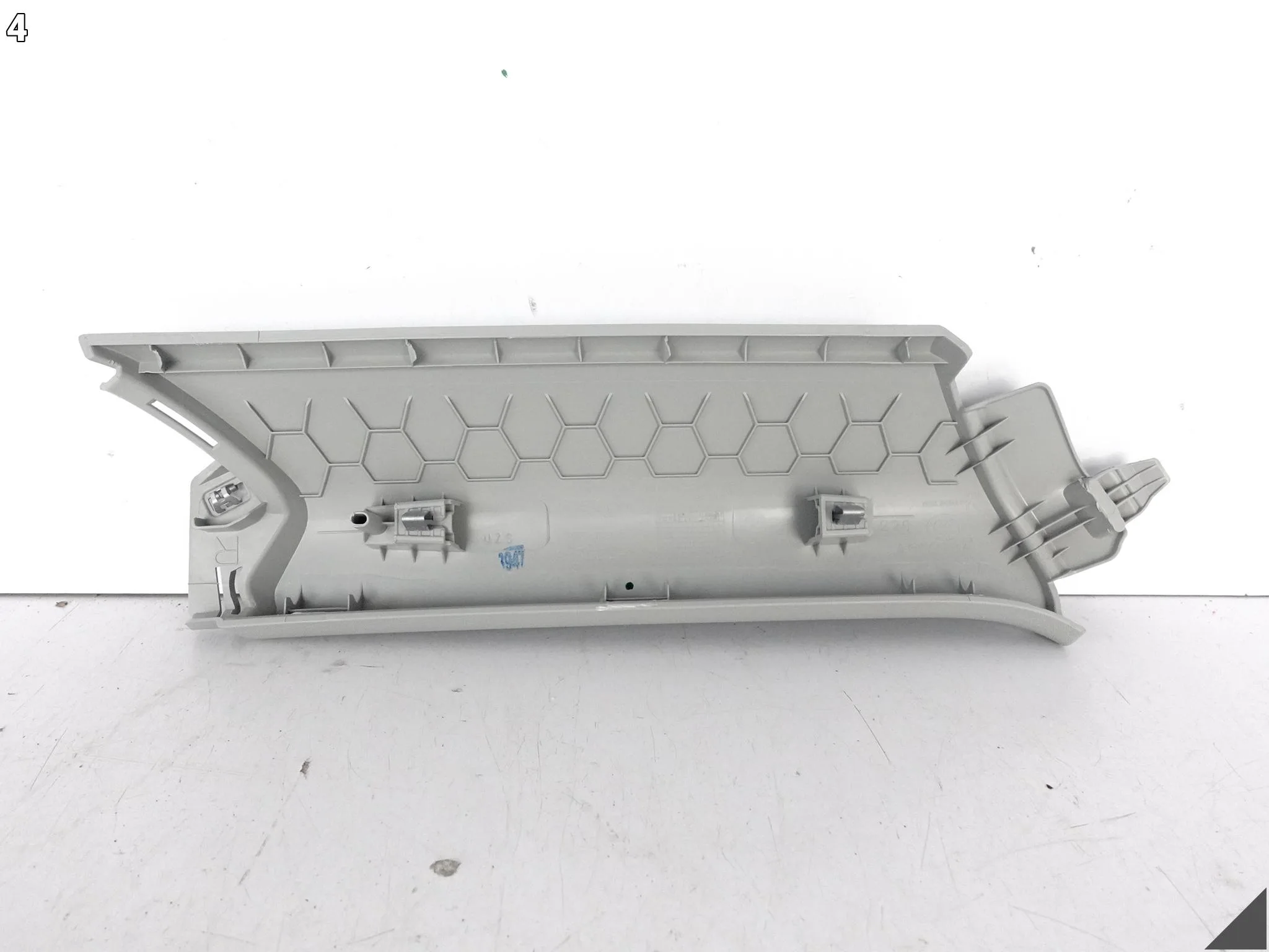 AUDI Q3 83A F3 18-25 OSŁONA POSZYCIE LISTWA SŁUPEK C PRAWY MOON SILVER EP6 73974775f80dffe0507ec13df55ac826
