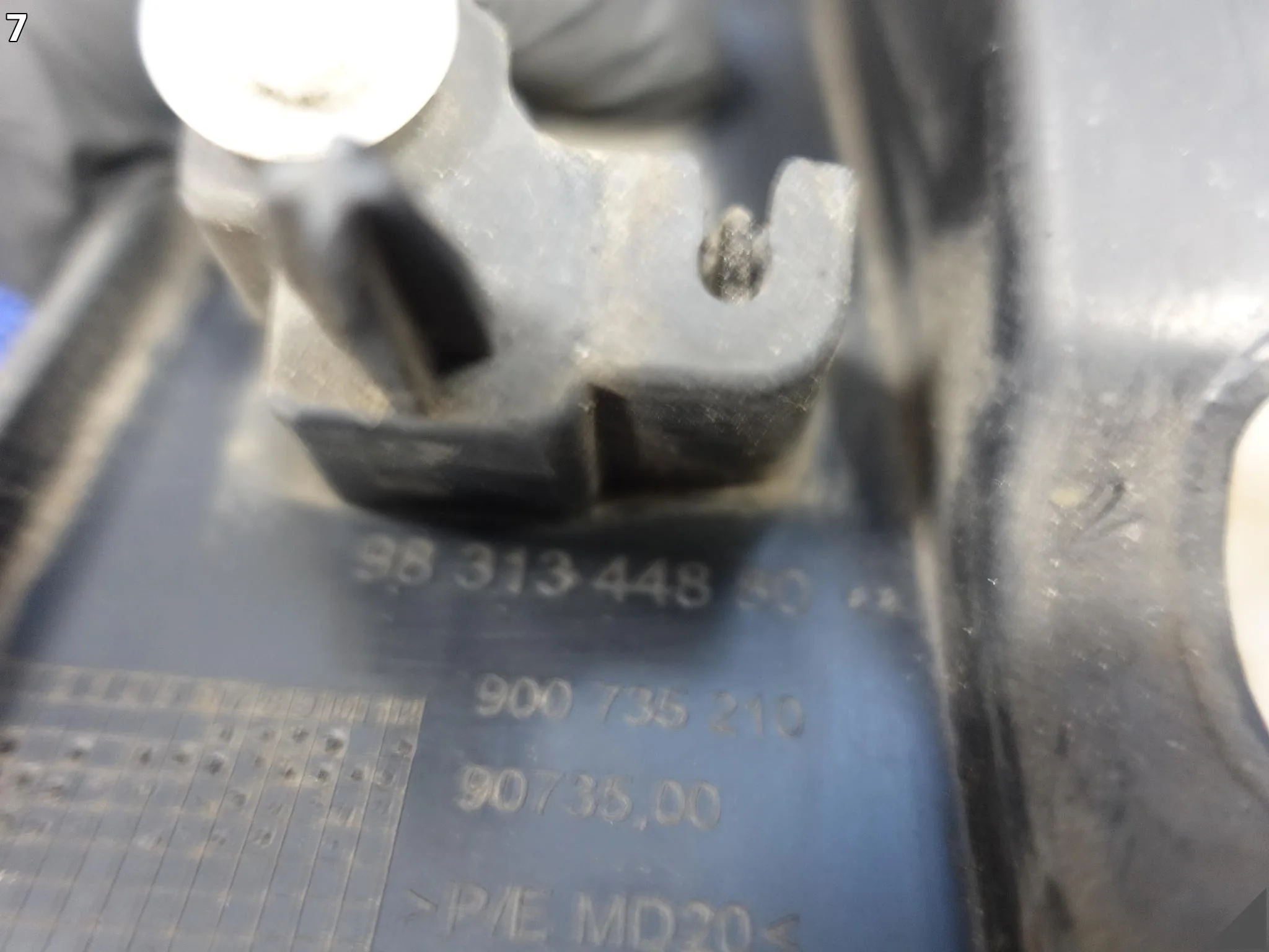 CITROEN C4 III 3 20-24 LISTWA NAKŁADKA OSŁONA BŁOTNIKA TYŁ LEWY 9831344880 CITROEN C4 III 3 20-24 LISTWA NAKŁADKA OSŁONA BŁOTNIKA TYŁ LEWY 9831344880 - obrazek 8