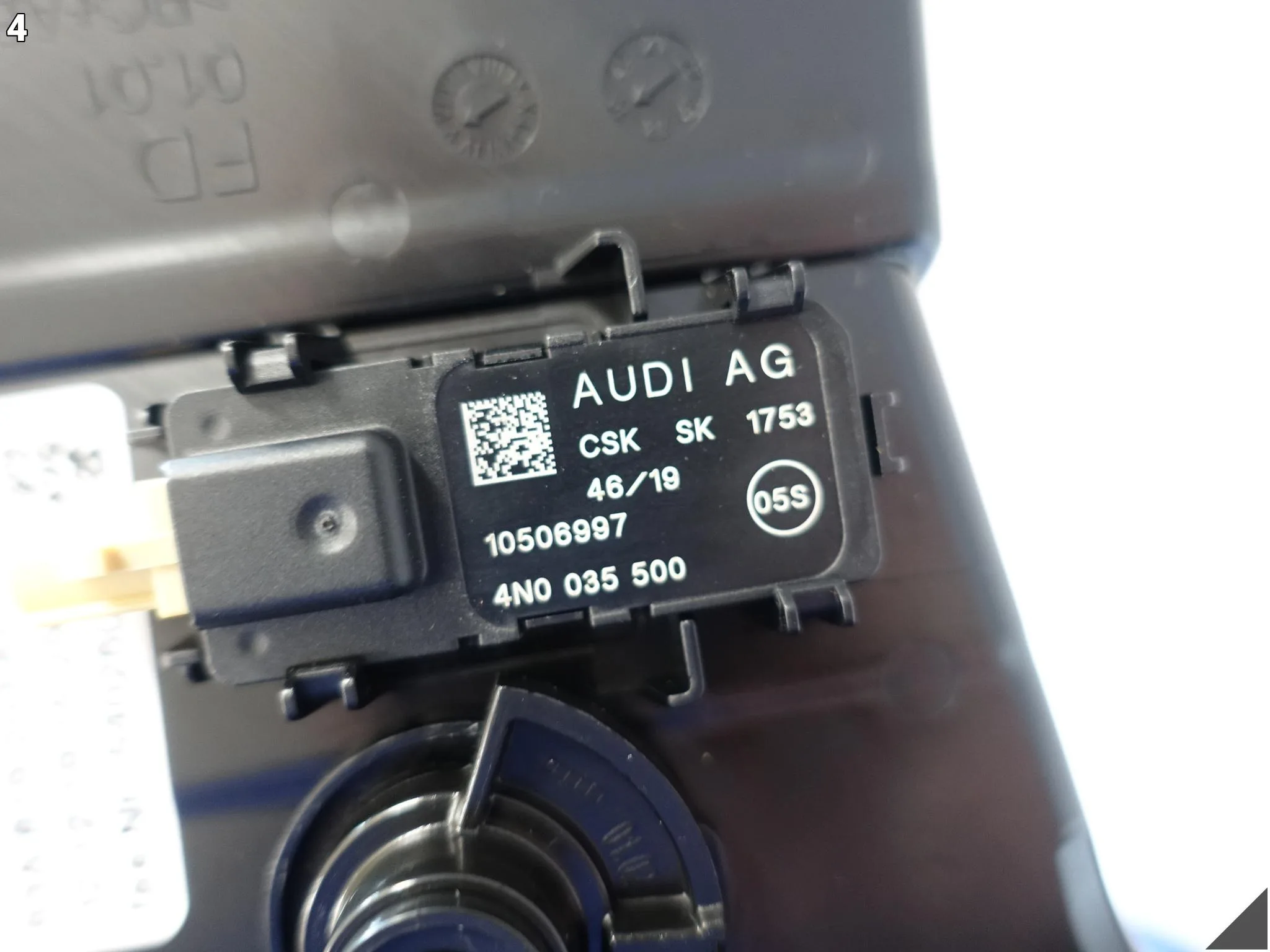 AUDI Q3 83A F3 18-25 KRATKA NAWIEWU TUNEL ŚROKOWY TYŁ + WZMACNIACZ ANTENA ec0e5603b1cb7abd6b5c0fe0e16f6e73