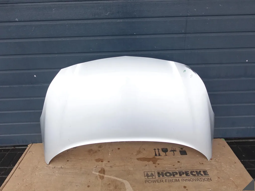 Biała maska opel corsa