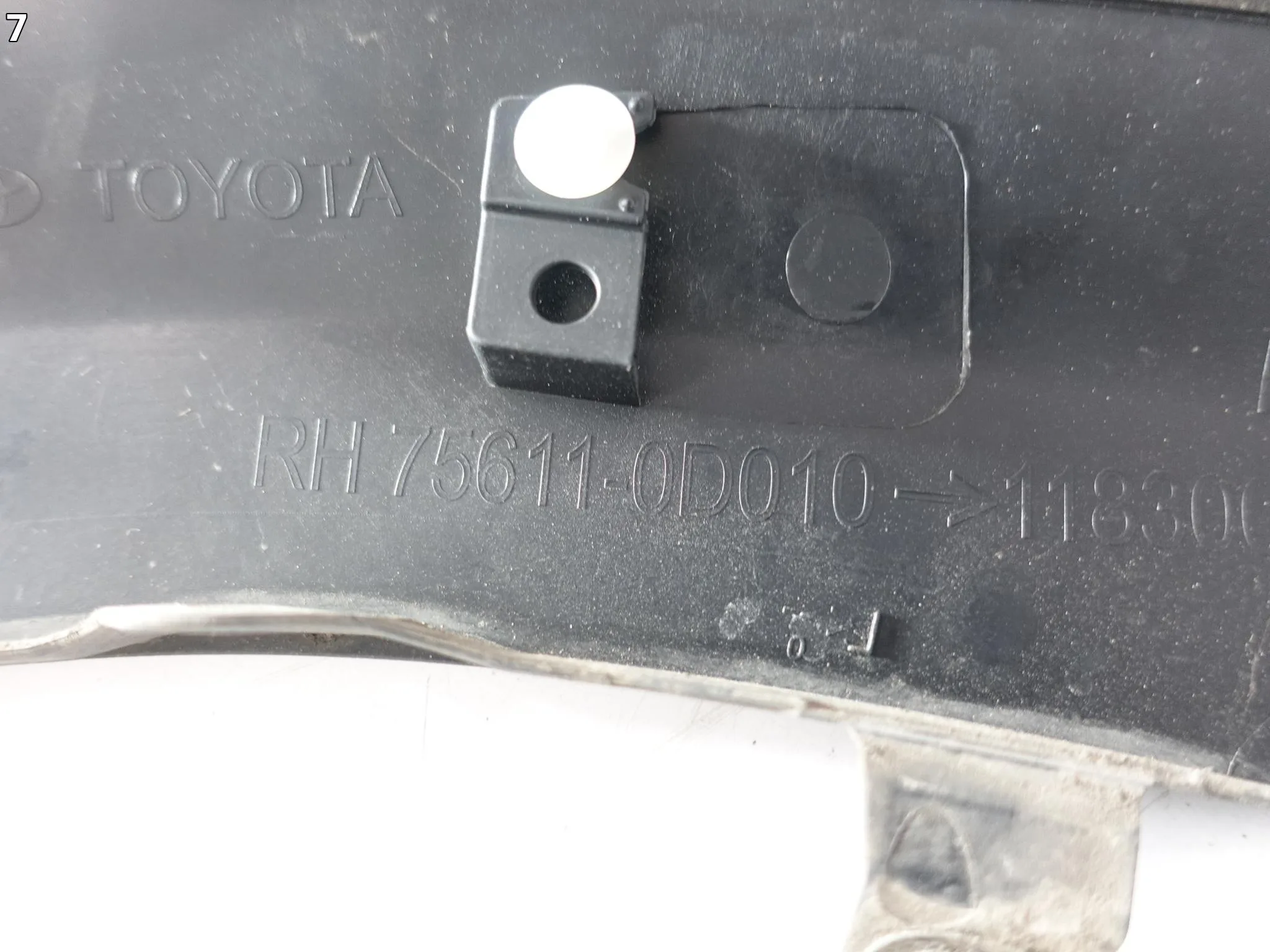TOYOTA YARIS CROSS 20- LISTWA NAKŁADKA NA BŁOTNIK PRZÓD PRAWA ORYGINALNA TOYOTA YARIS CROSS 20- LISTWA NAKŁADKA NA BŁOTNIK PRZÓD PRAWA ORYGINALNA - obrazek 8