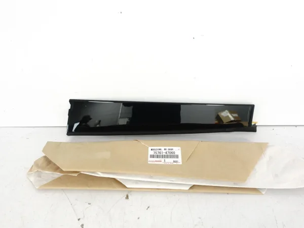 TOYOTA PRIUS PRIME IV XW50 15-22 LISTWA OSŁONA SŁUPEK B DRZWI TYŁ PRAWA eea06171f6709dedbd88c5d327ea45bf