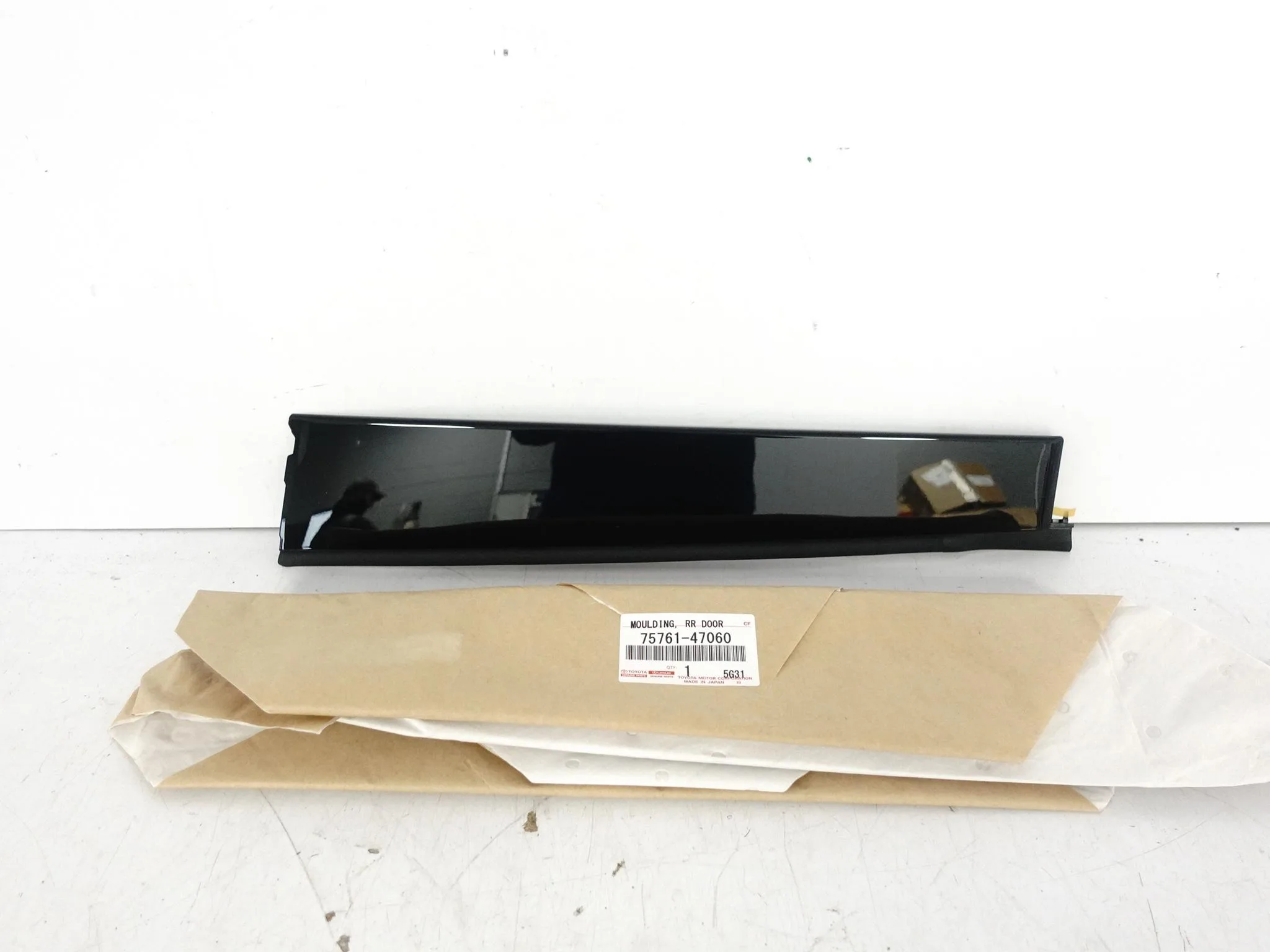 TOYOTA PRIUS PRIME IV XW50 15-22 LISTWA OSŁONA SŁUPEK B DRZWI TYŁ PRAWA eea06171f6709dedbd88c5d327ea45bf