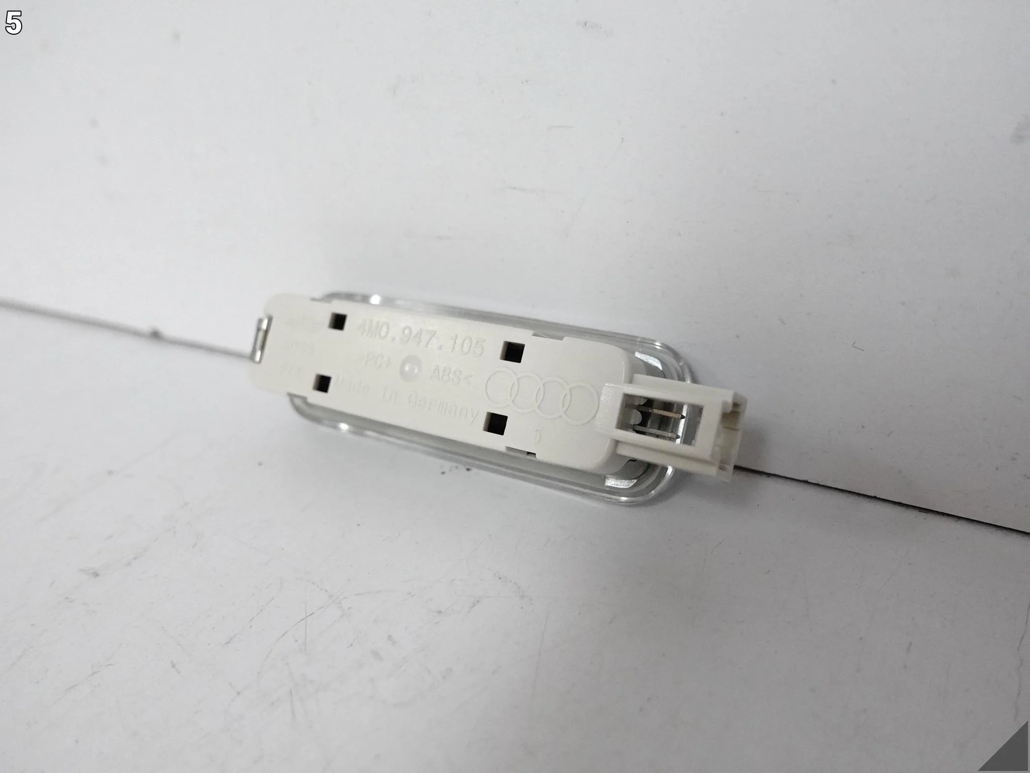 AUDI Q3 83A VW BENTLEY LAMBORGHINI OŚWIETLENIE KABINY LAMPKA LED PODSUFITKA 5ed43865a4653f41a71310bc3422220d