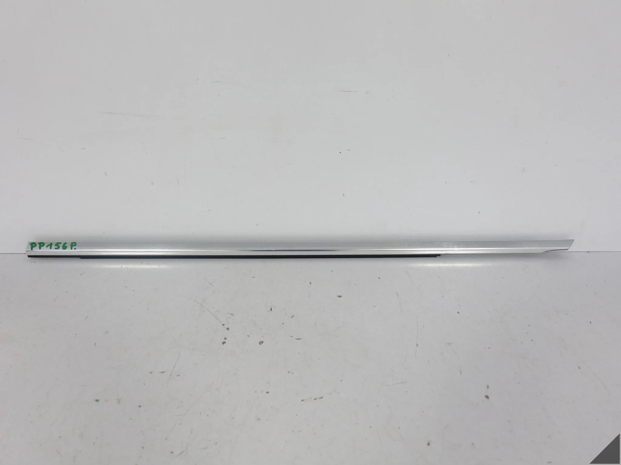 MERCEDES E-KLASA W213 LIFT 16-23 LISTWA ZGARNIAJĄCA SZYBY DRZWI LEWY PRZÓD MERCEDES E-KLASA W213 LIFT 16-23 LISTWA ZGARNIAJĄCA SZYBY DRZWI LEWY PRZÓD