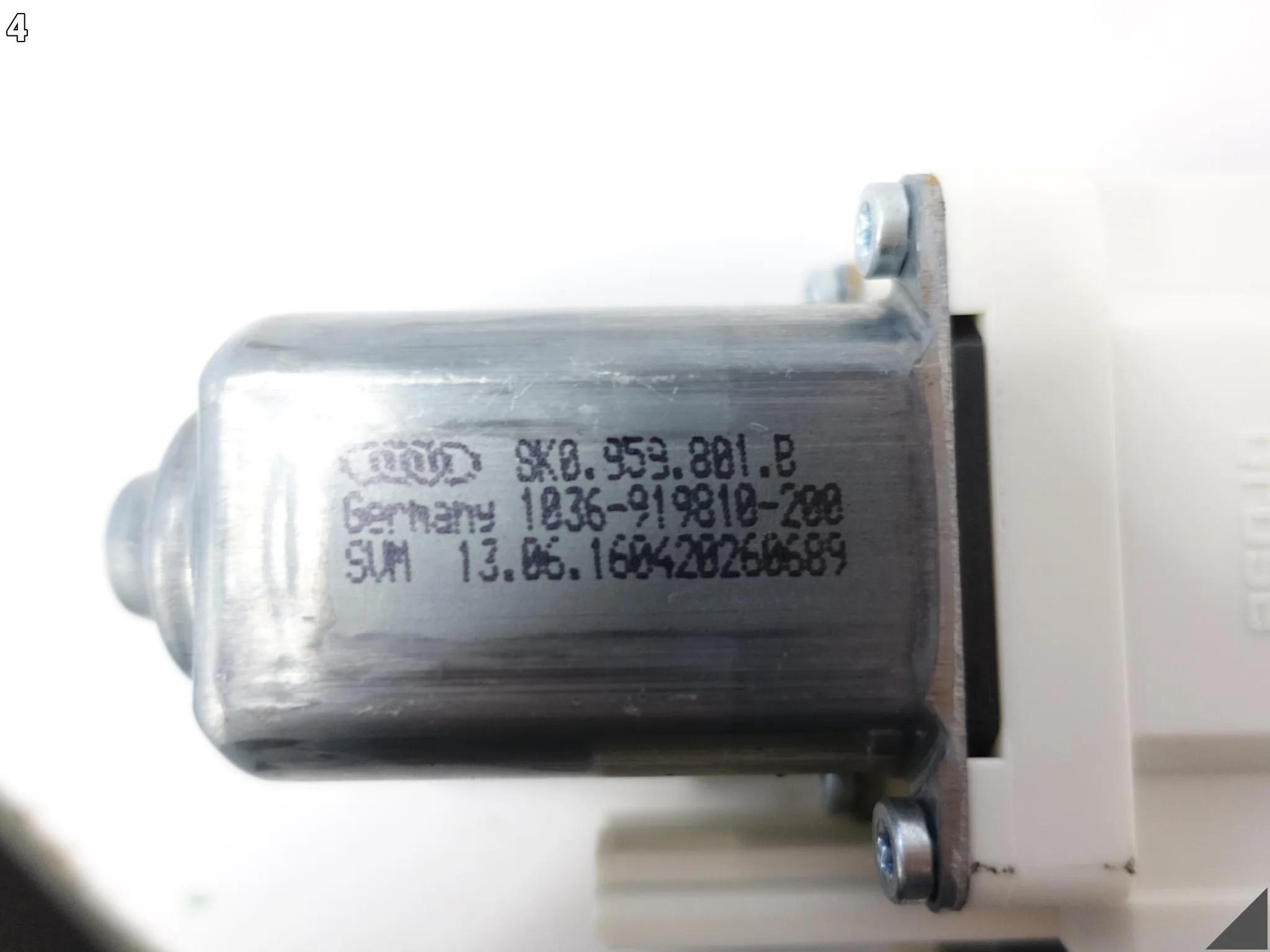 AUDI RS7 S7 A7 4G8 RS6 S6 A6 4G0 S8 4H0 SEAT VW SILNICZEK PODNOSZENIA SZYBY 4d4ce7312698ed93939c6c9e4e89c147
