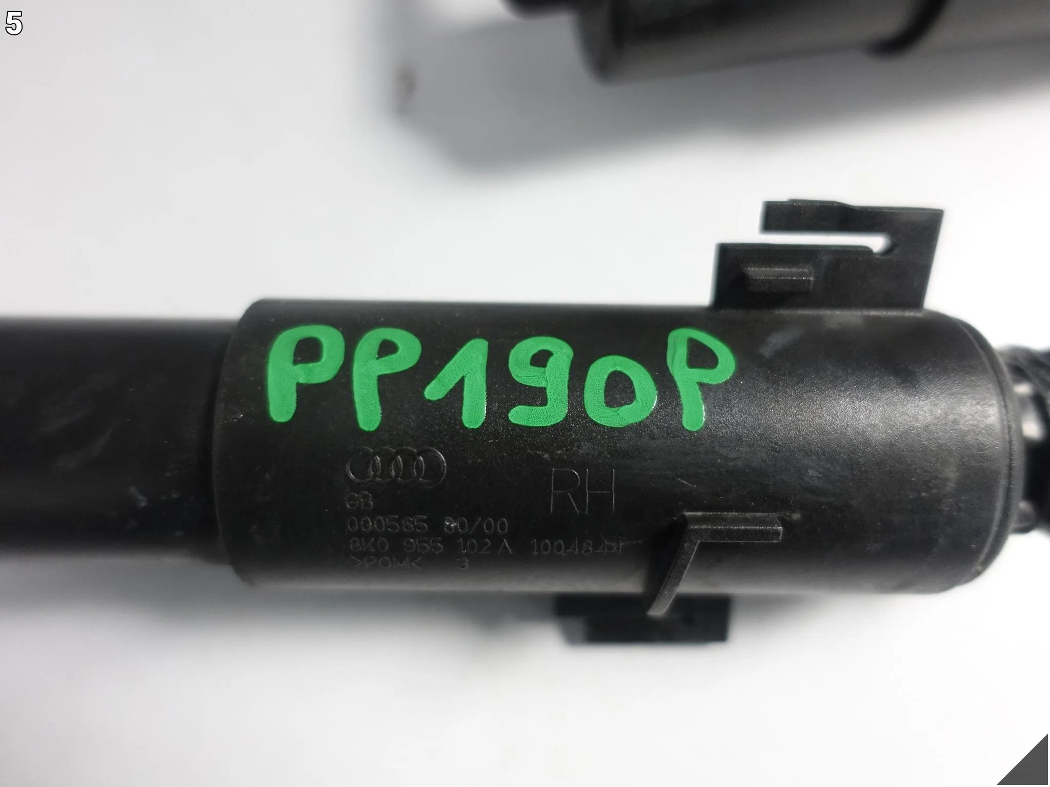 AUDI A4 B8 8K0 08-12 POMPKA DYSZA SPRYSKIWACZ LAMPY PRZEDNIEJ PRAWEJ AUDI A4 B8 8K0 08-12 POMPKA DYSZA SPRYSKIWACZ LAMPY PRZEDNIEJ PRAWEJ - obrazek 6